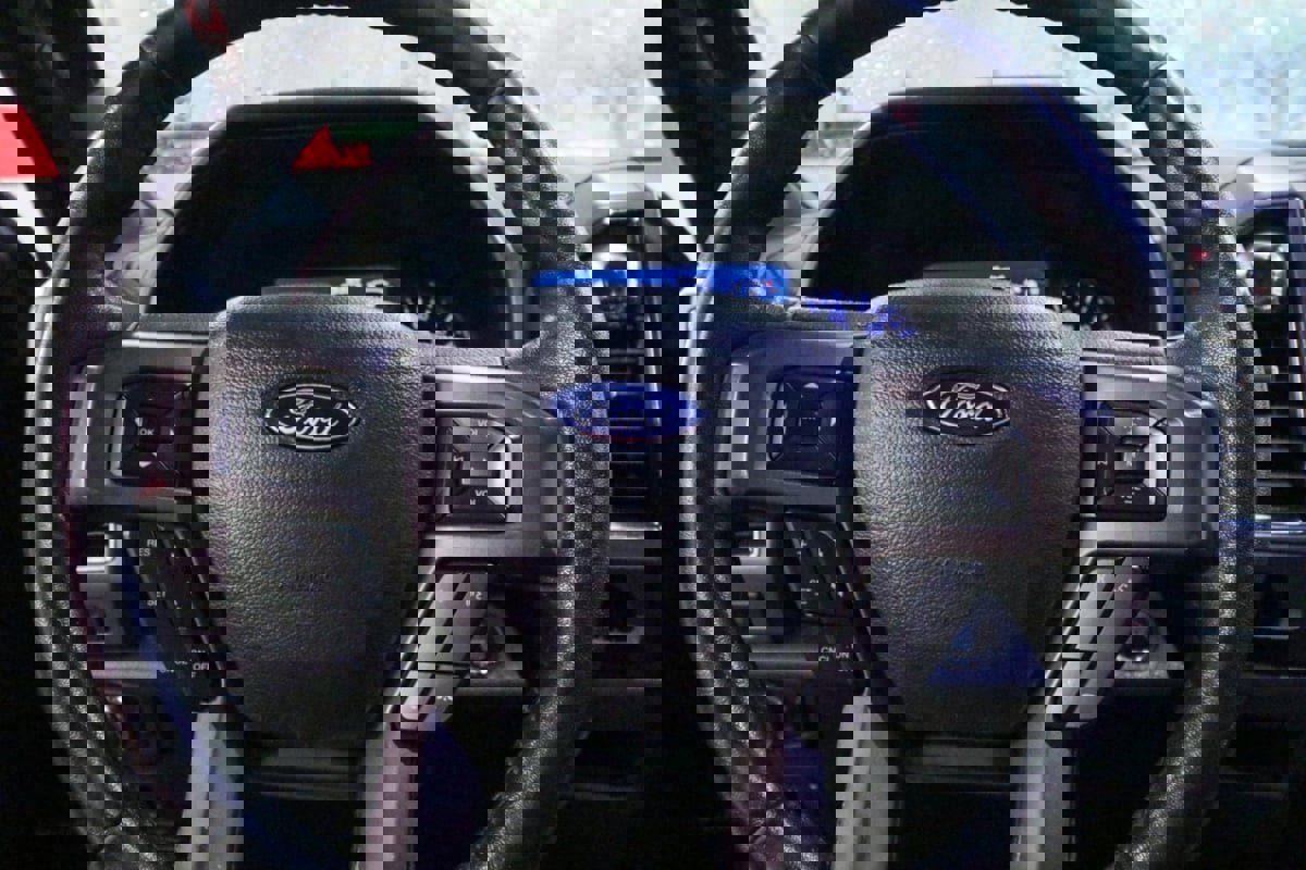 Used 2019 Ford Expedition XLT w/ Equipment Group 202A RWD image 17