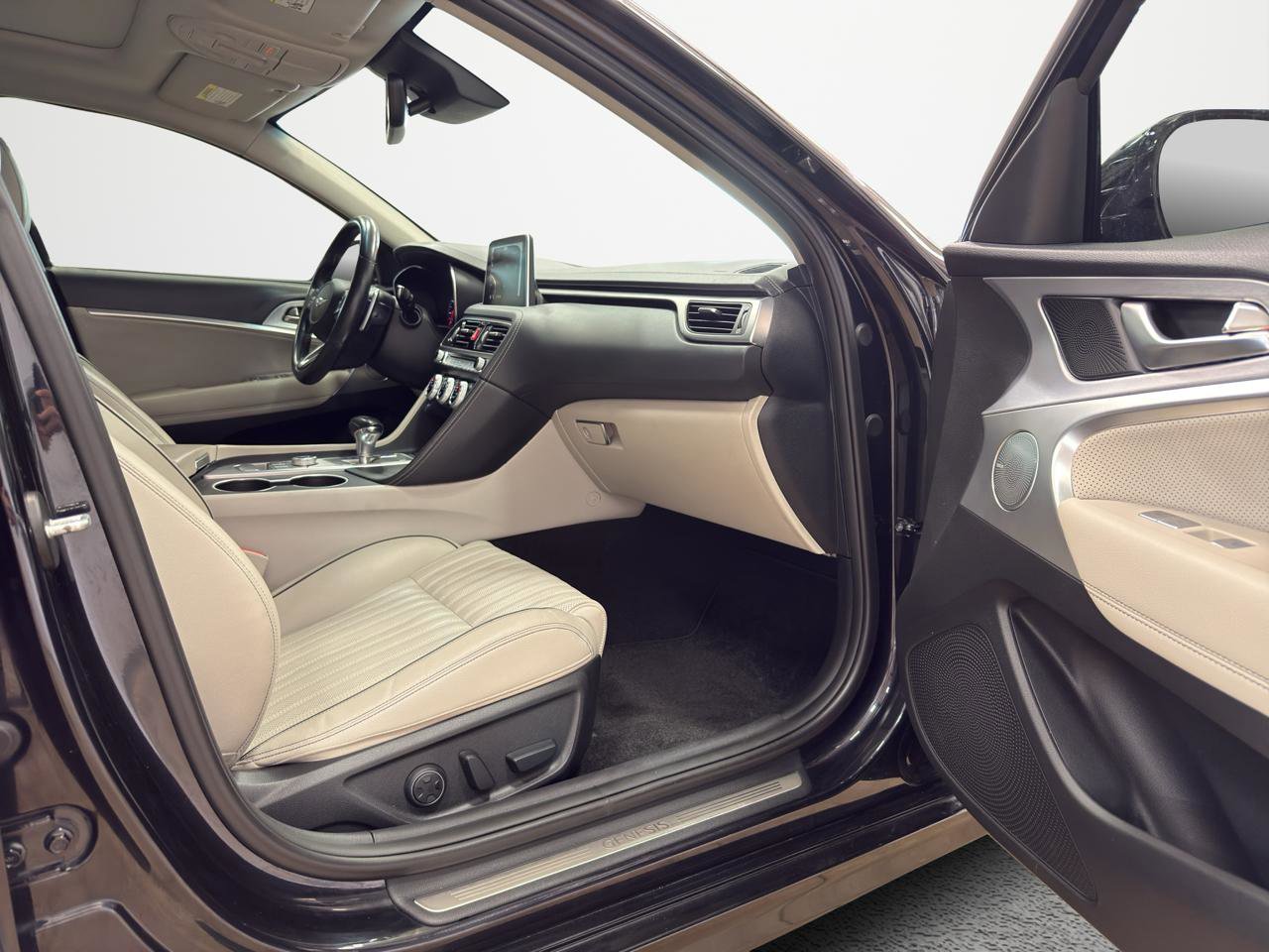 Used 2021 Genesis G70 3.3T RWD image 31