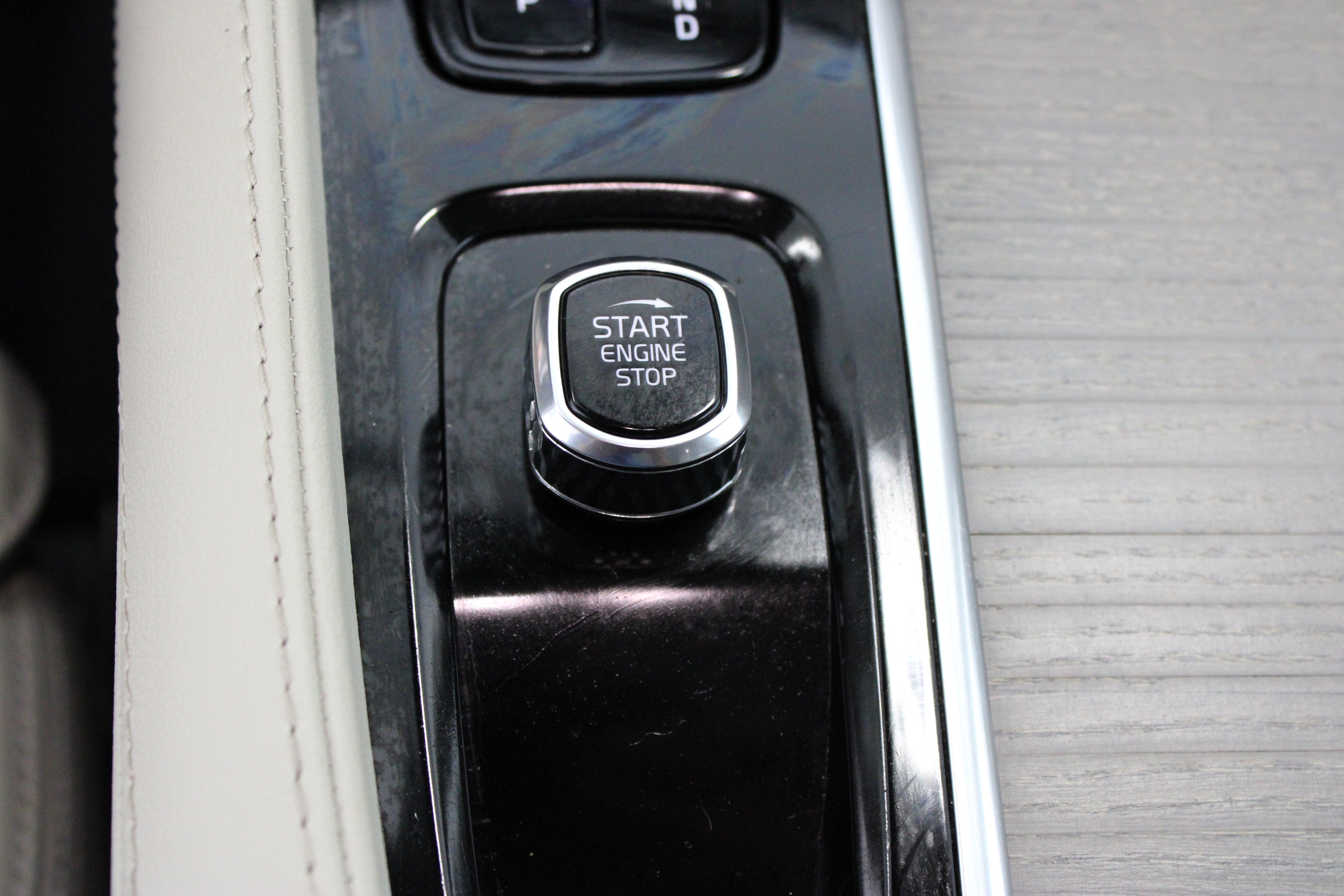 Used 2025 Volvo XC90 B6 Ultra w/ Protection Package Premier AWD/4WD image 18