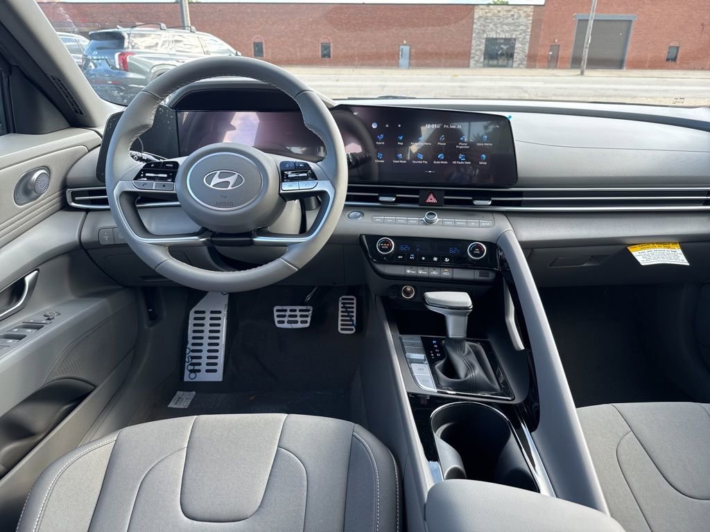 New 2025 Hyundai Elantra SEL image 18