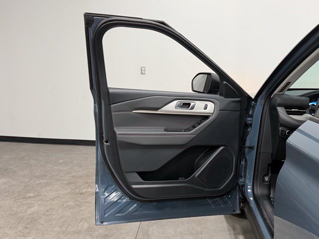 New 2026 Ford Explorer Active RWD image 9