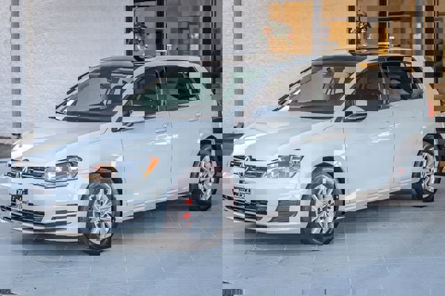 Used 2016 Volkswagen Golf S image 5