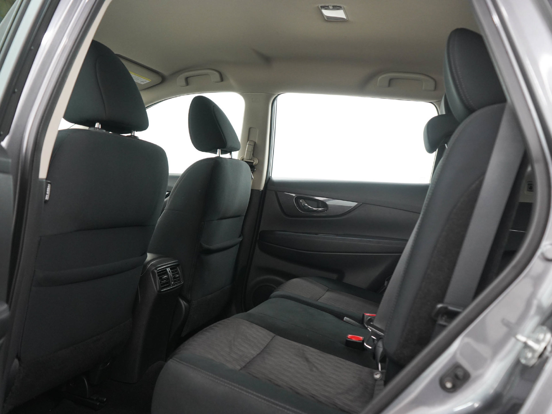Used 2018 Nissan Rogue S AWD/4WD image 17