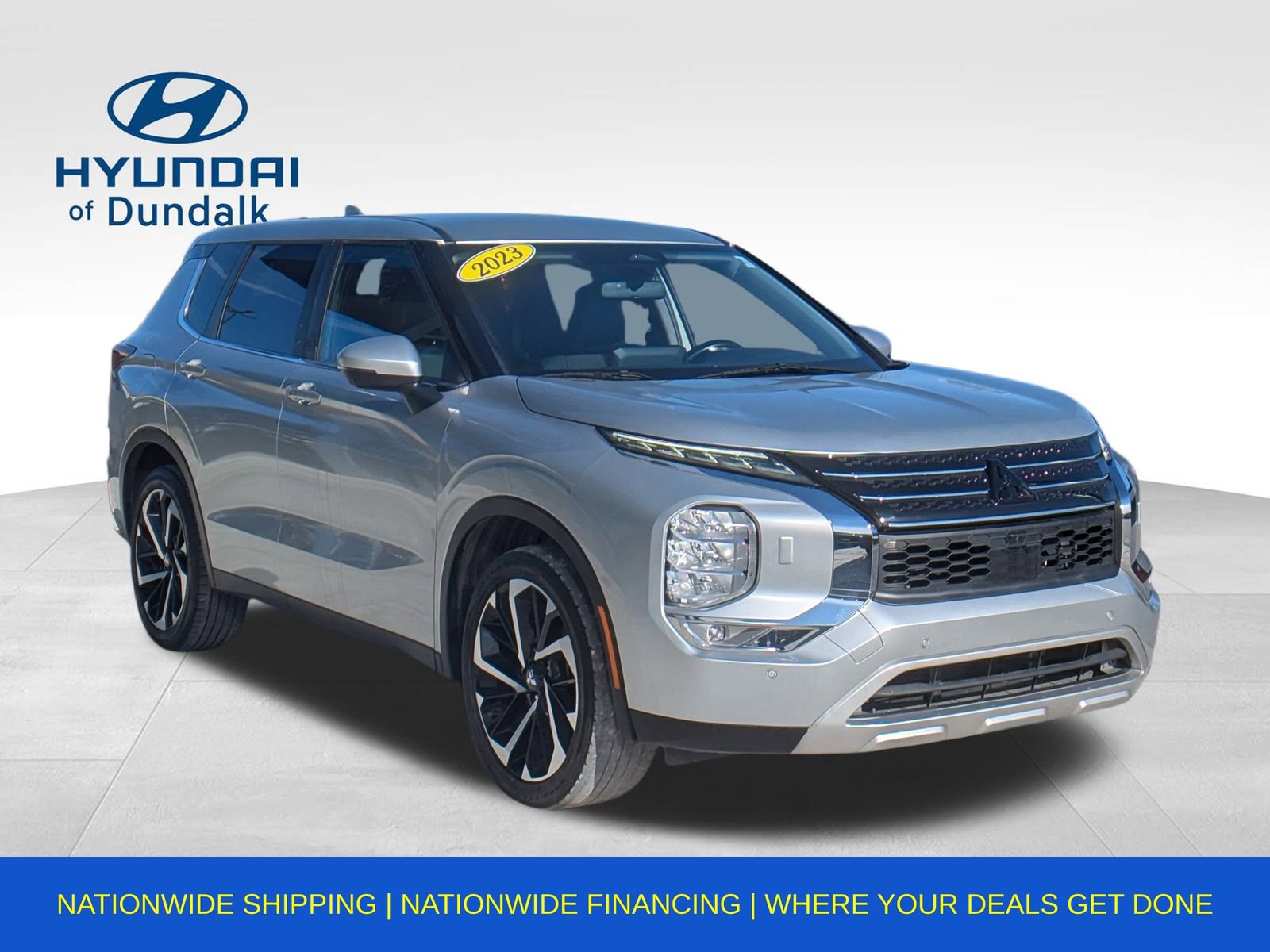 Used 2023 Mitsubishi Outlander SE image 3