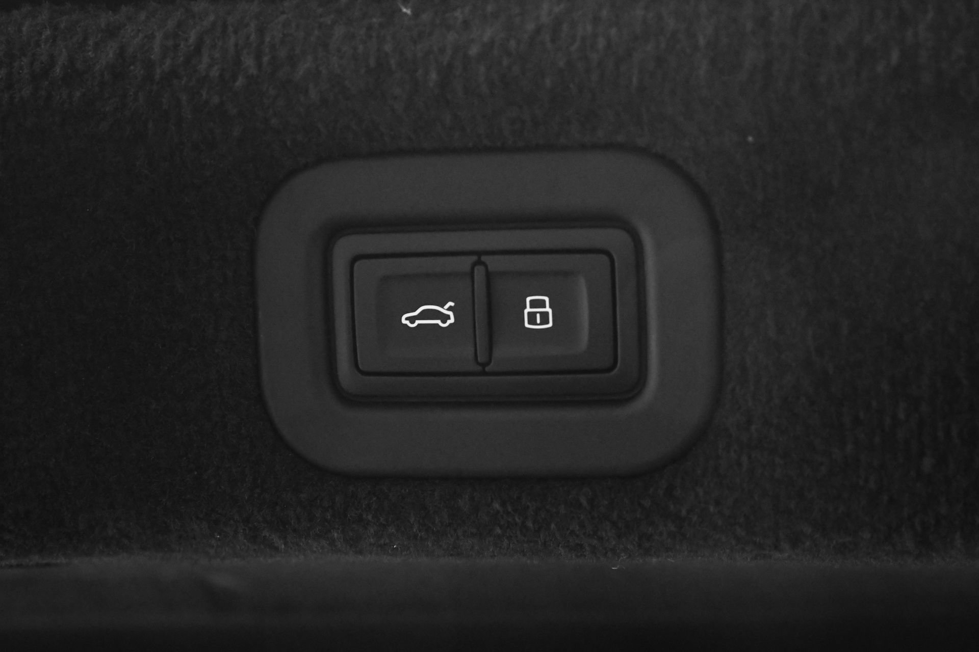 New 2026 Bentley Flying Spur Plug-In Hybrid image 12