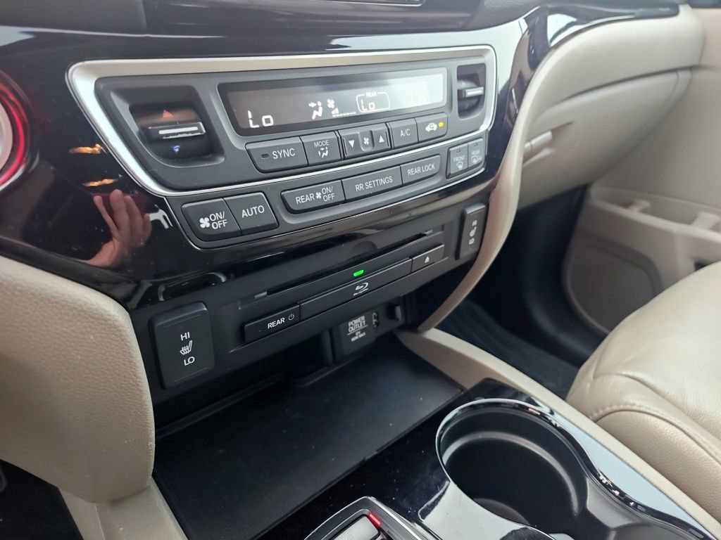 Used 2016 Honda Pilot Touring image 10