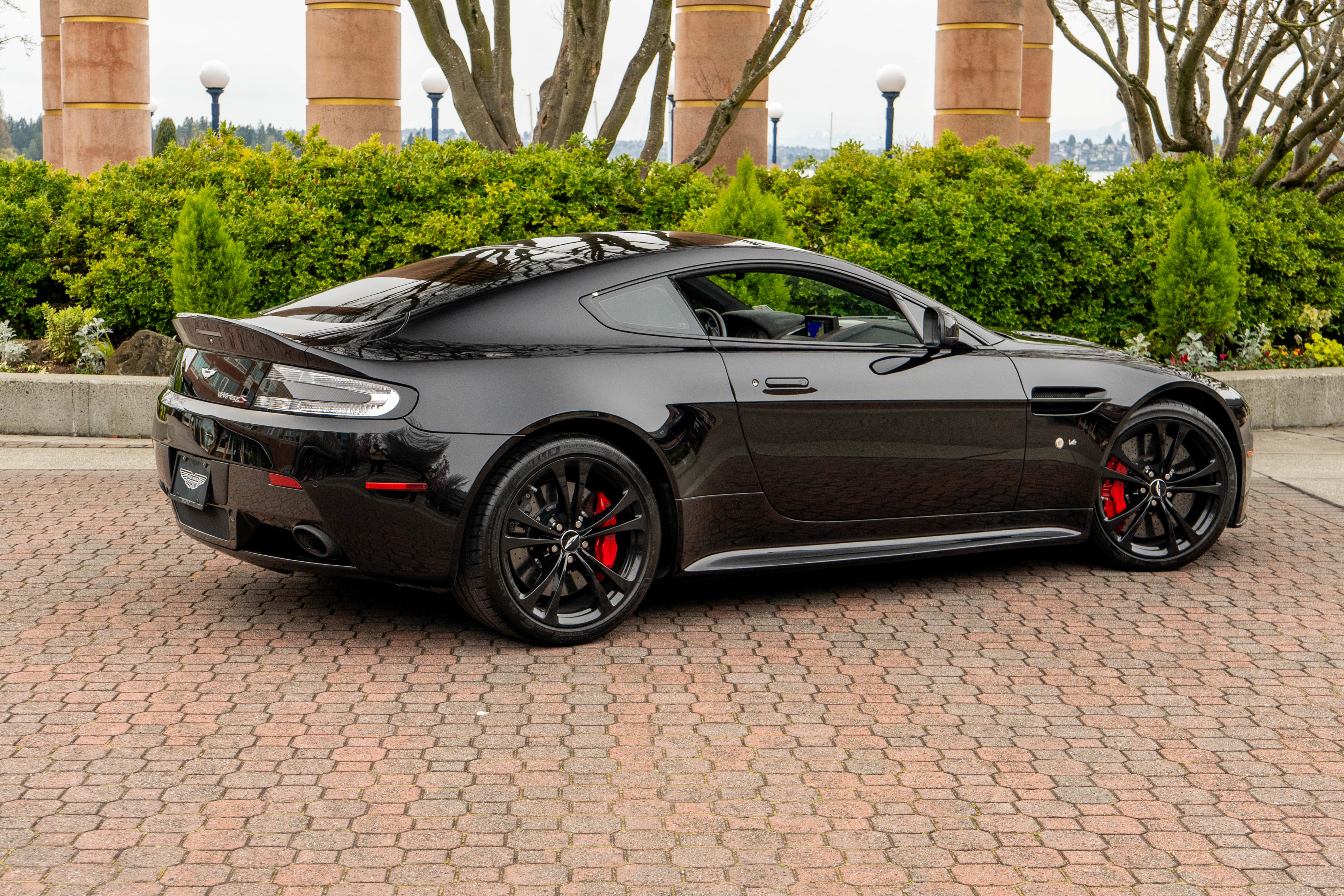 Used 2015 Aston Martin V12 Vantage S image 44