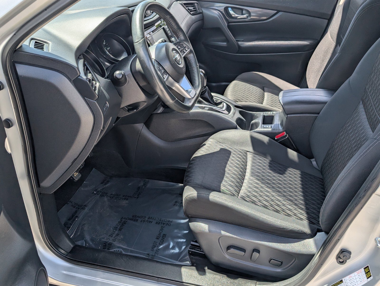 Used 2018 Nissan Rogue SV image 11