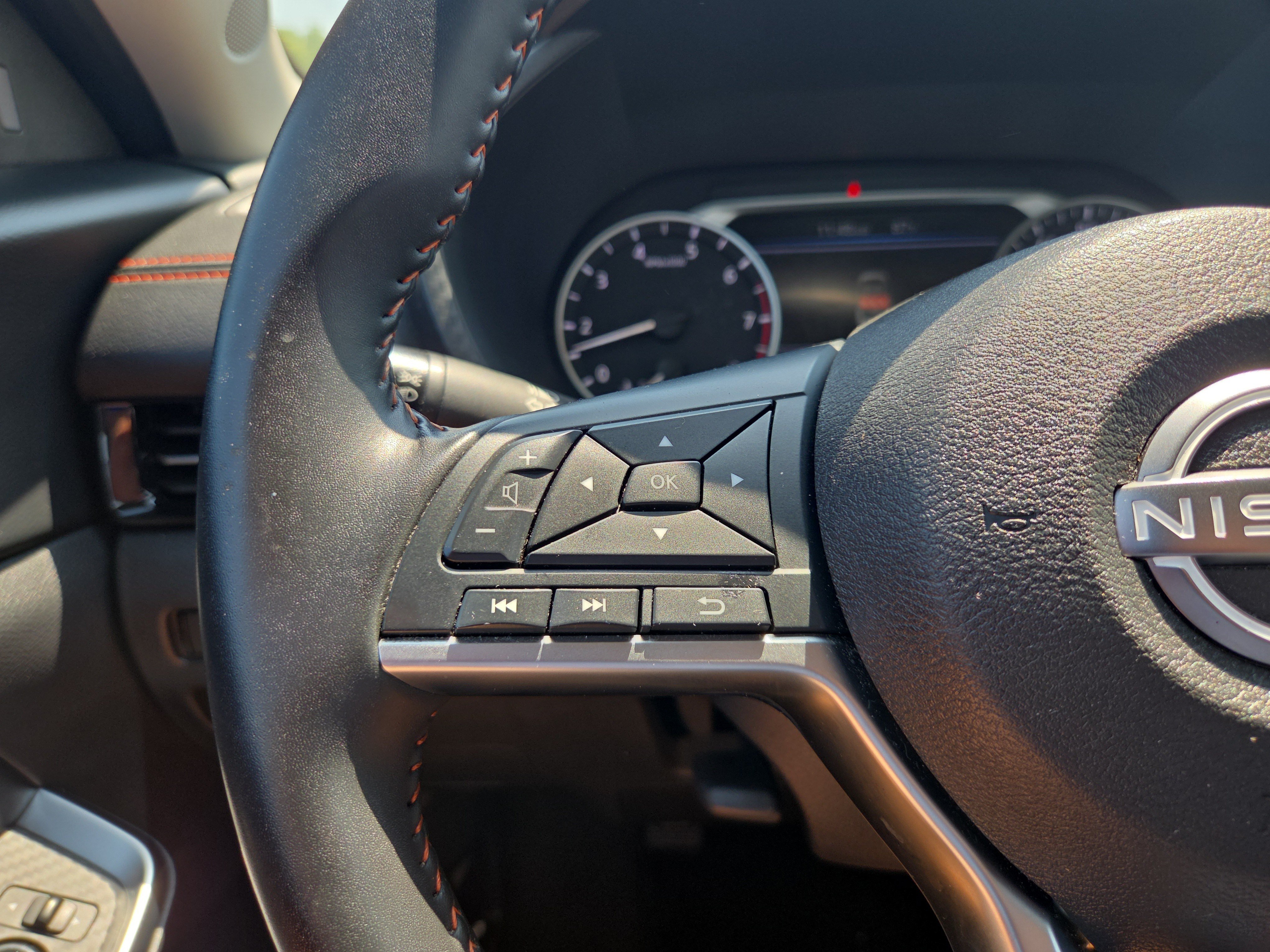 Used 2025 Nissan Sentra SR FWD image 11
