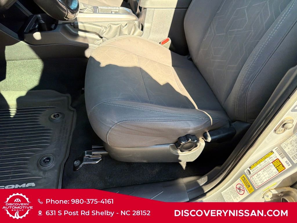 Used 2016 Toyota Tacoma TRD Sport image 13