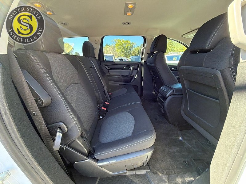 Used 2017 Chevrolet Traverse LT FWD image 19