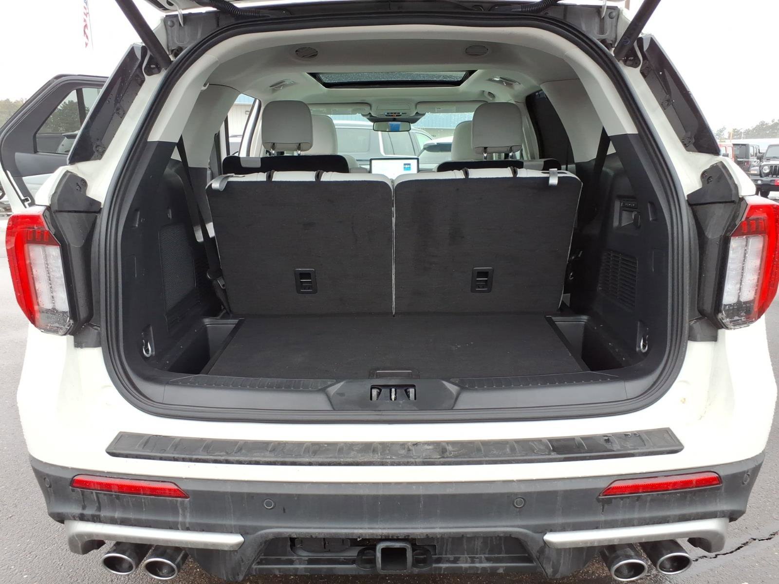 Used 2025 Ford Explorer Platinum w/ Ultimate Package image 15