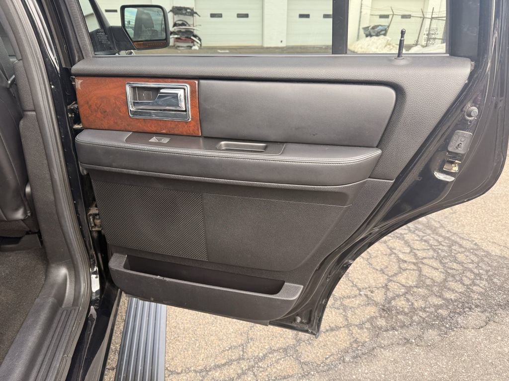 Used 2017 Lincoln Navigator Select image 15