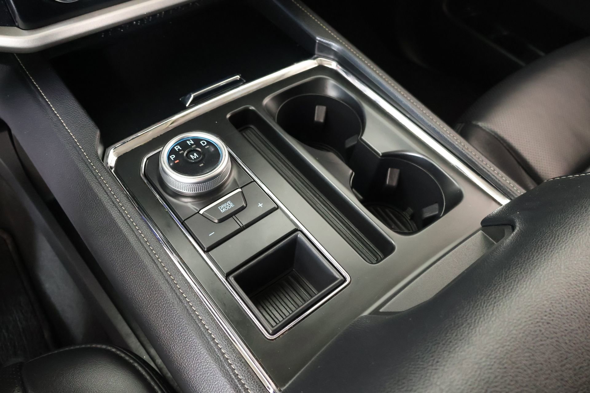 Used 2024 Ford Expedition Max XLT image 9