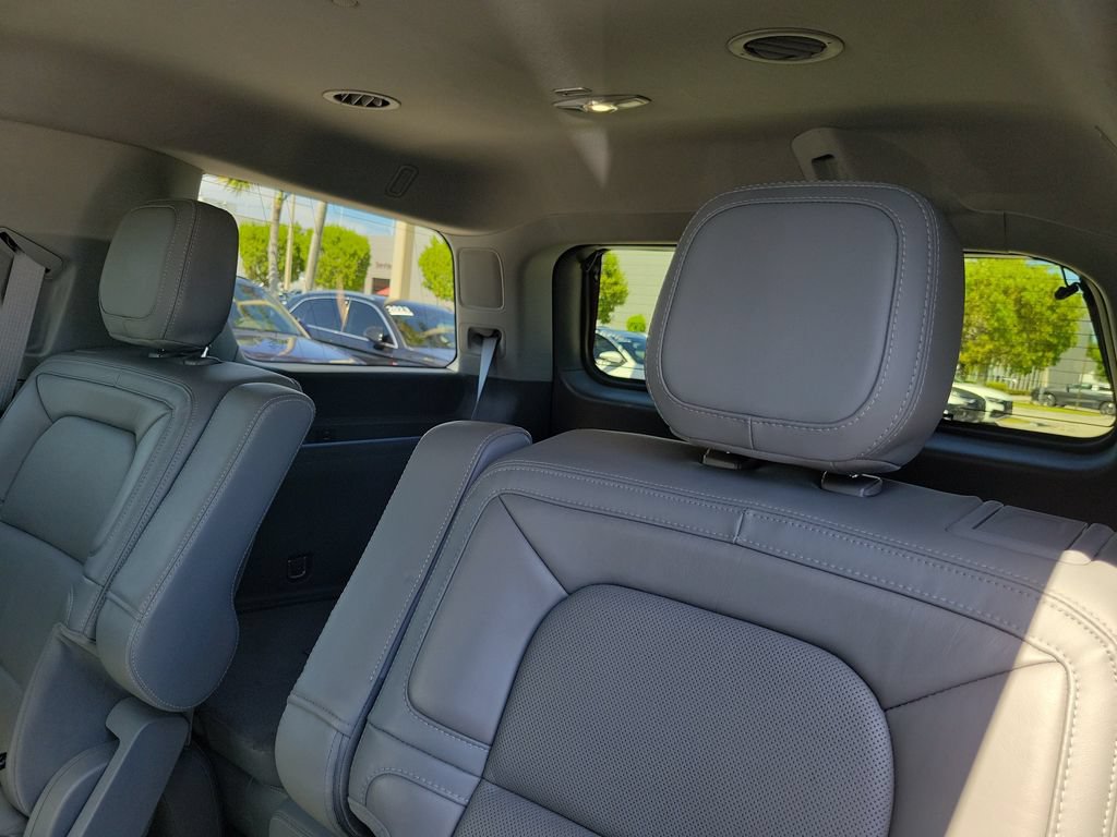 Used 2021 Lincoln Navigator Reserve w/ Luxury Package AWD/4WD image 25