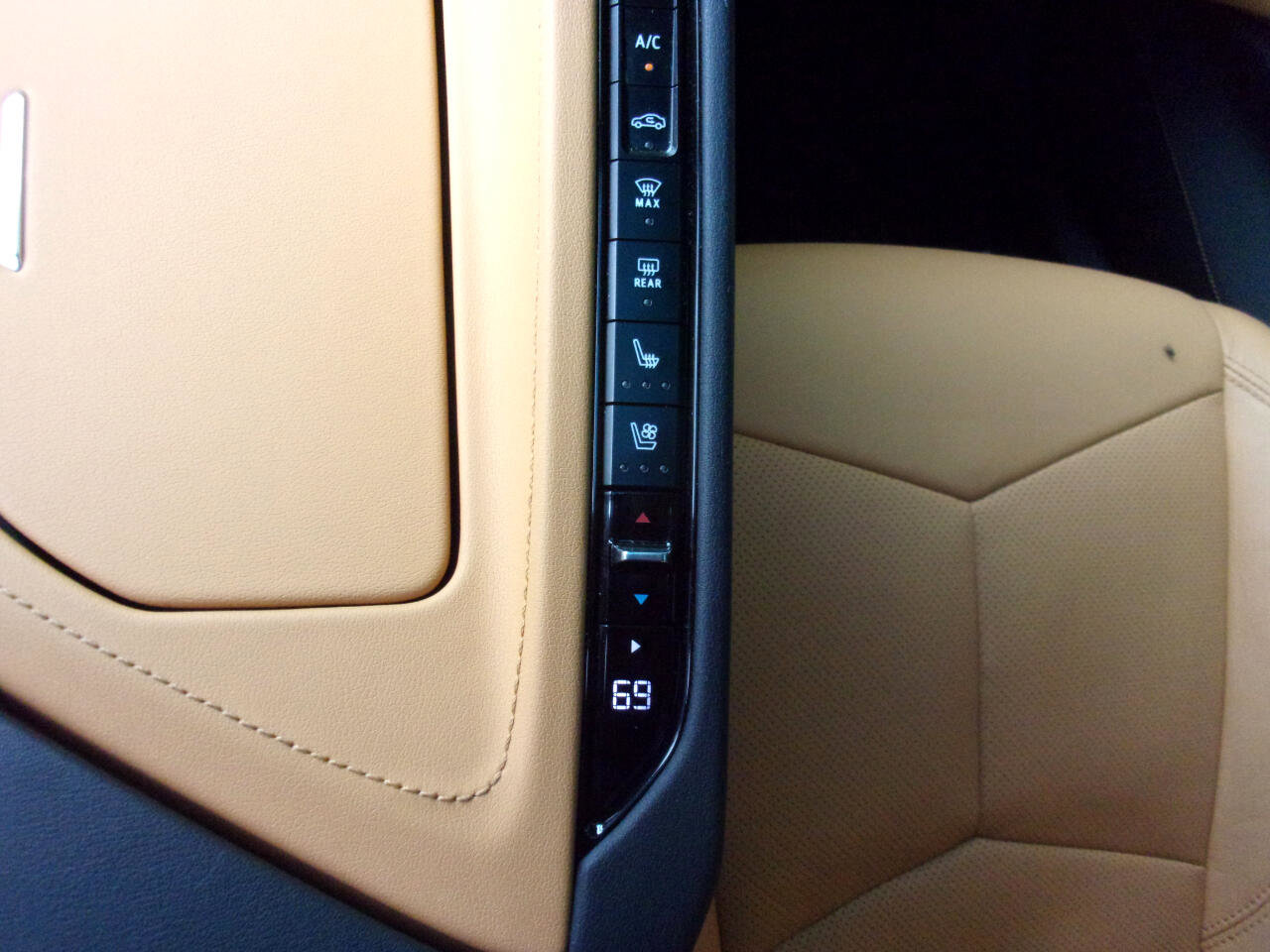 Used 2020 Chevrolet Corvette Stingray Preferred Cpe w/ 2LT Preferred Equipment Group image 28