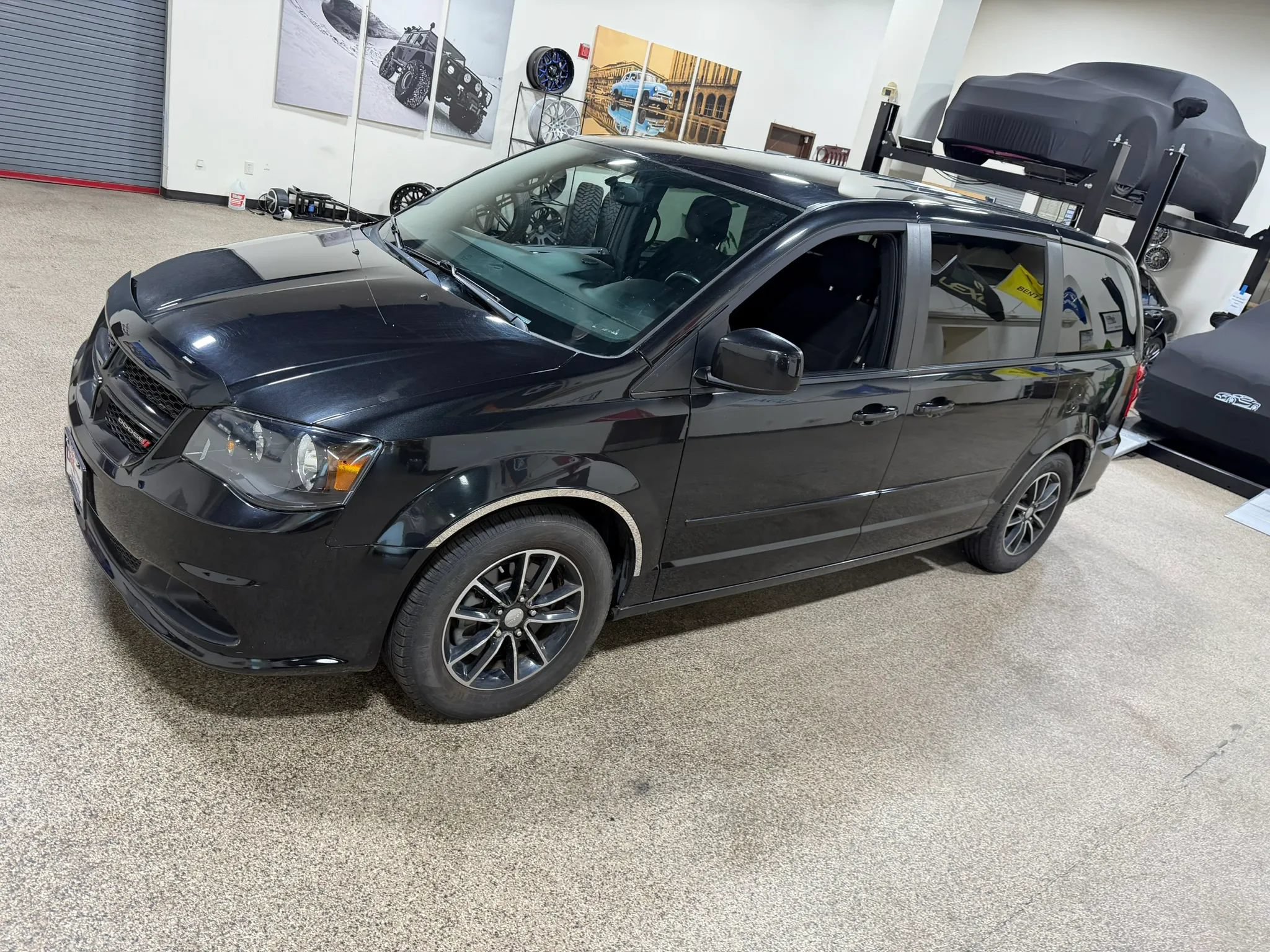 Used 2016 Dodge Grand Caravan SE FWD image 9