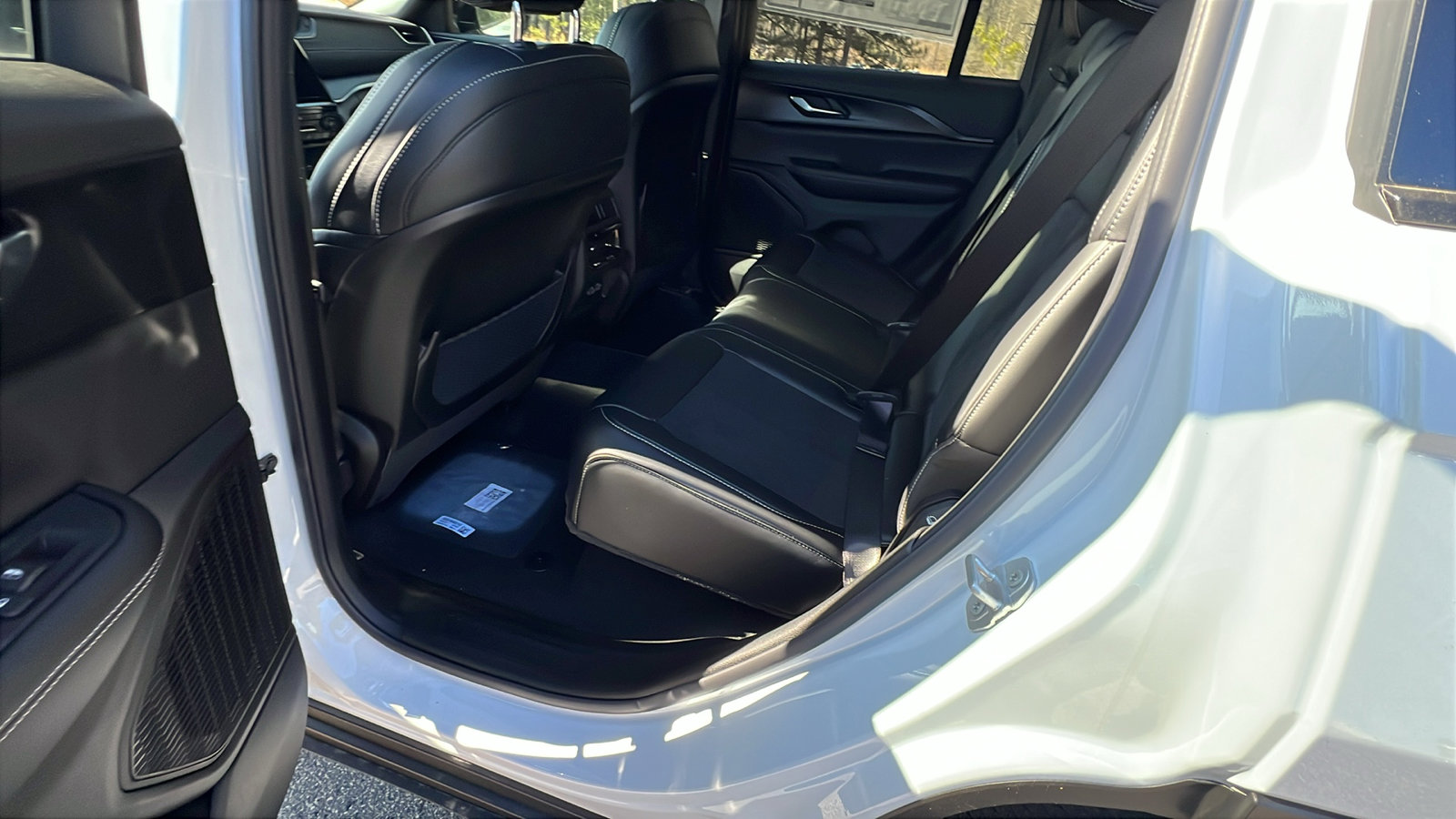 New 2025 Jeep Grand Cherokee 4WD image 19