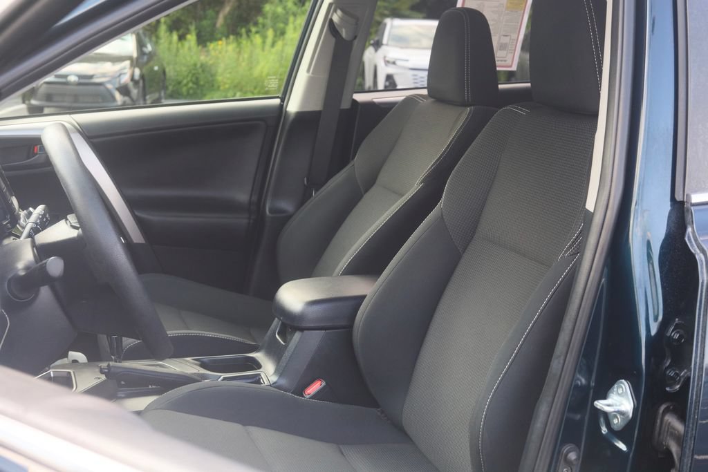 Certified 2018 Toyota RAV4 LE AWD/4WD image 28