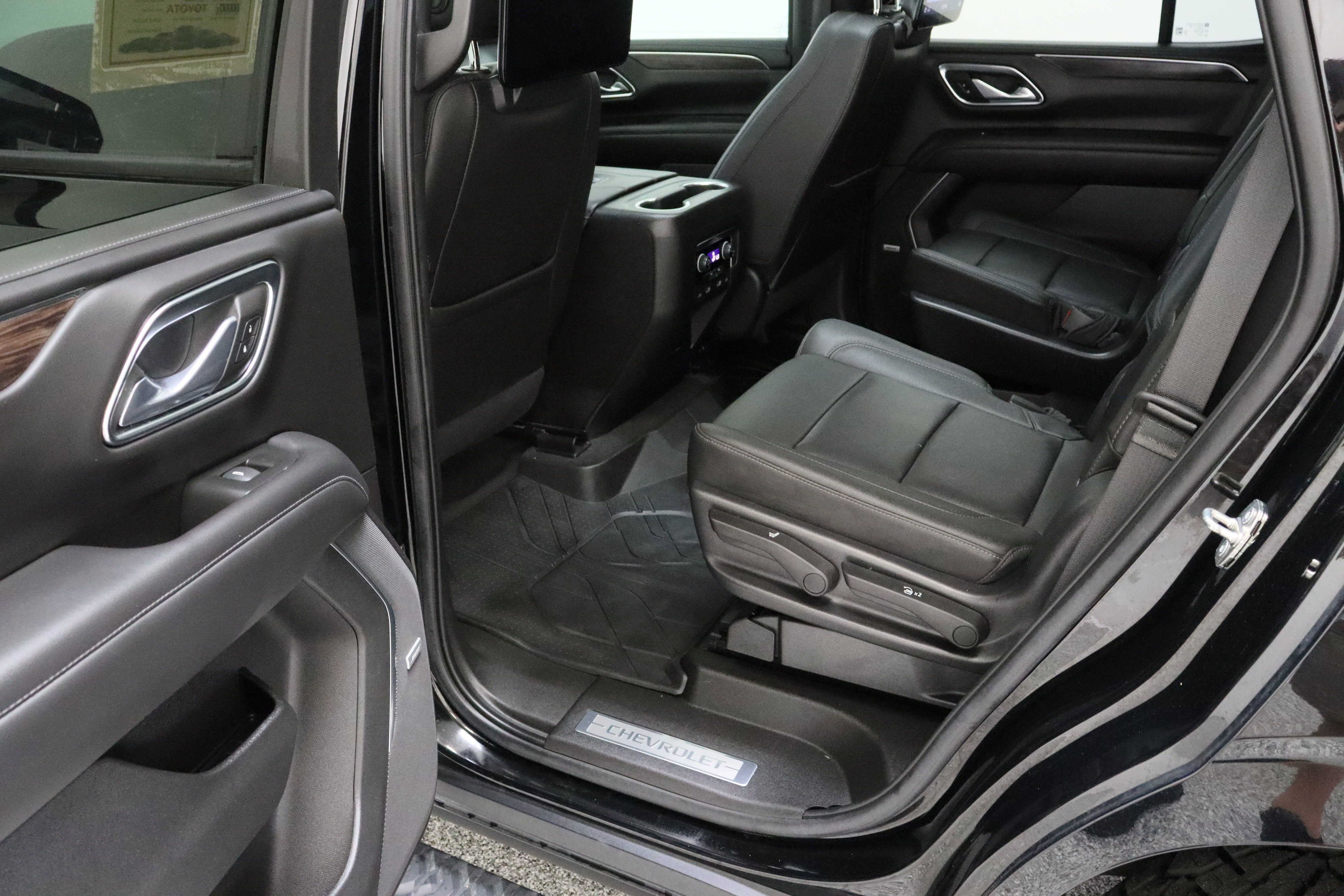 Used 2021 Chevrolet Tahoe Z71 w/ Rear Media and Nav Package AWD/4WD image 30