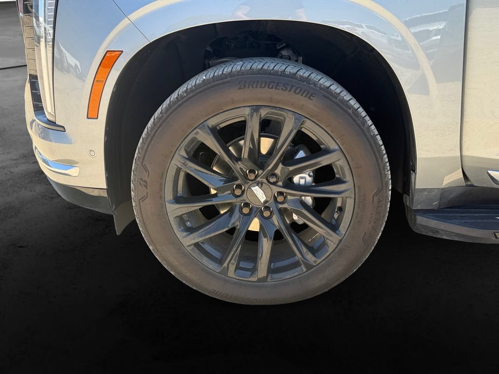 Used 2025 Cadillac Escalade Premium Luxury AWD/4WD image 13