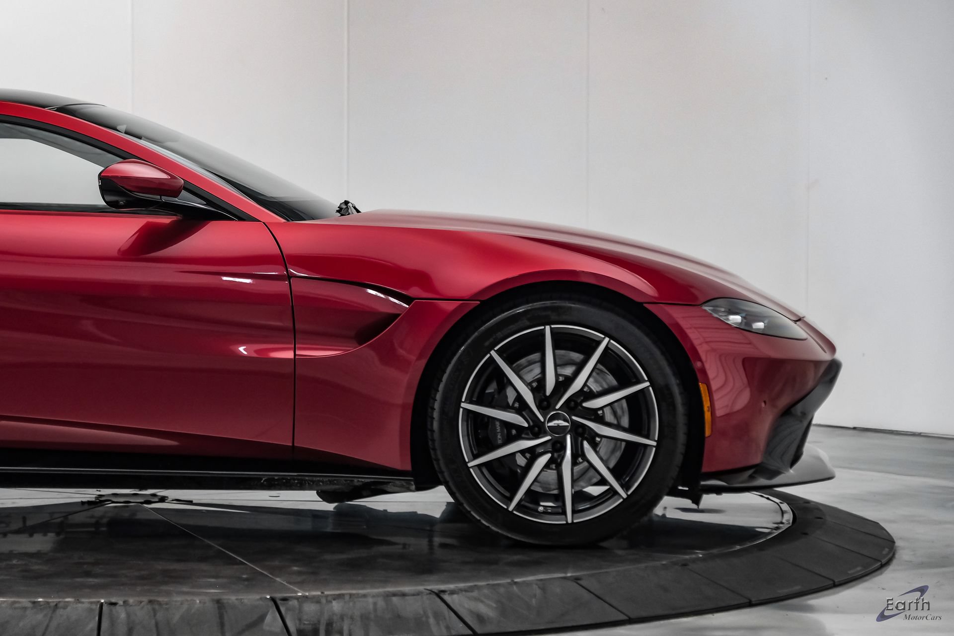 Used 2019 Aston Martin V8 Vantage Coupe RWD image 27