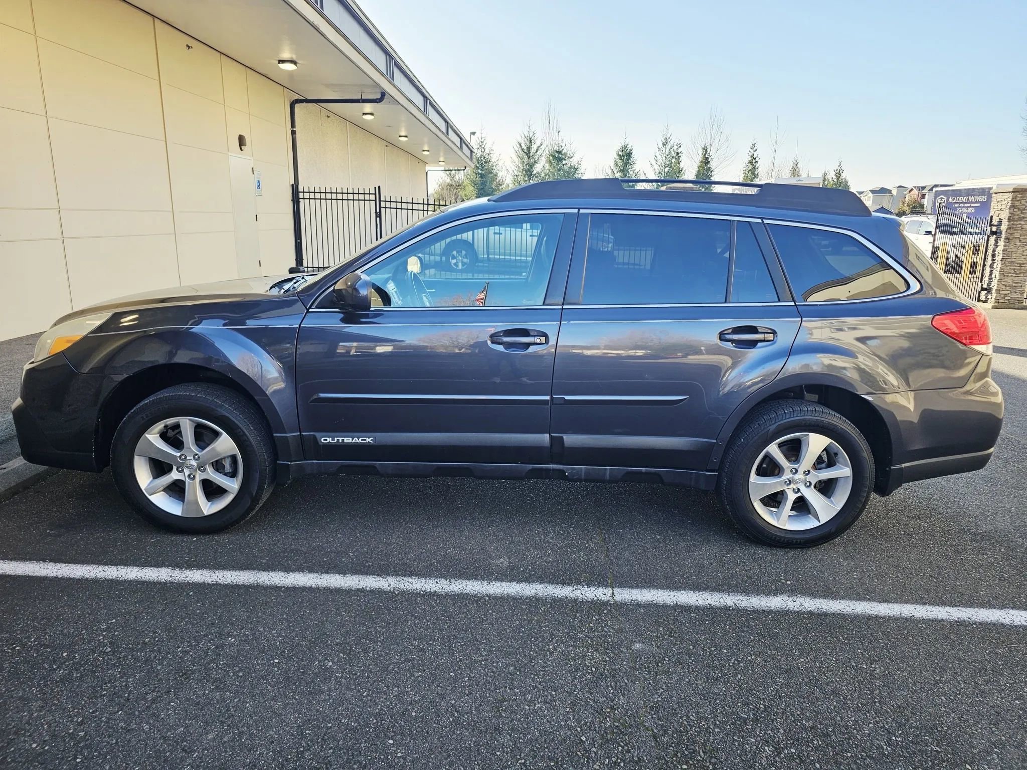 Used 2013 Subaru Outback 2.5i Limited AWD/4WD image 2