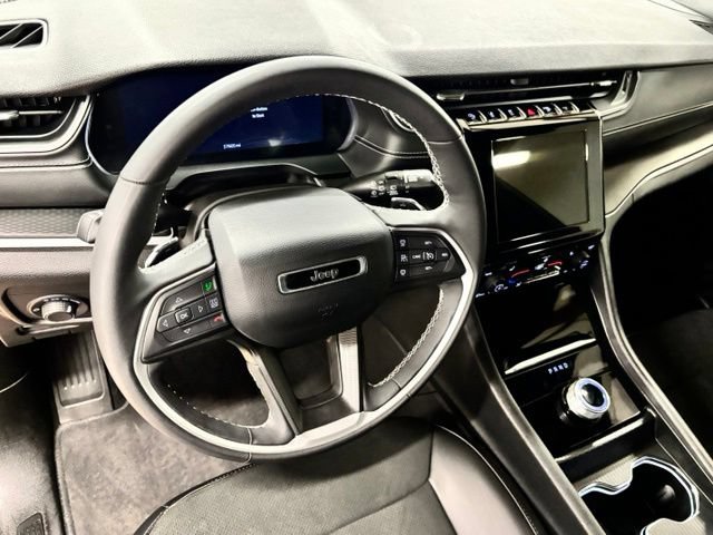 Used 2025 Jeep Grand Cherokee L Altitude RWD image 15