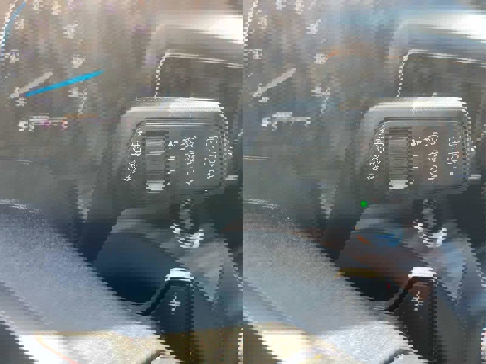 Used 2020 Ford Explorer Limited image 40