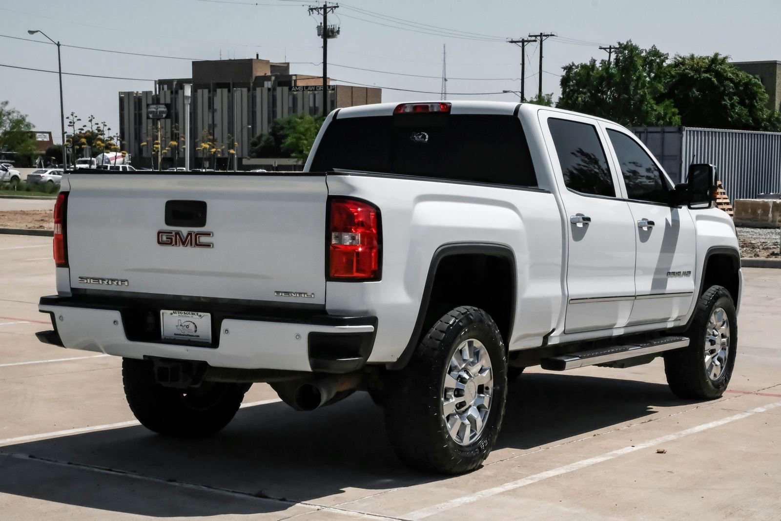 Used 2017 GMC Sierra 2500 Denali w/ Duramax Plus Package AWD/4WD image 9