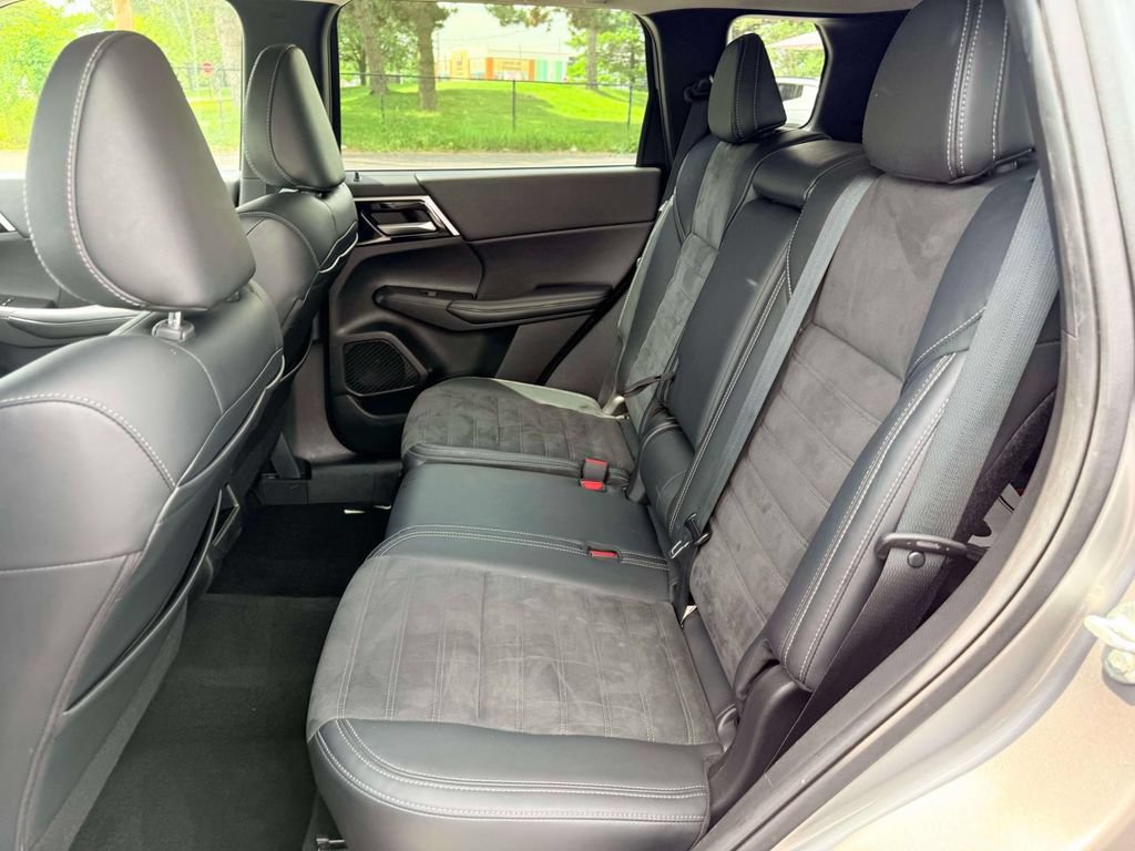 Used 2024 Mitsubishi Outlander SE AWD/4WD image 14