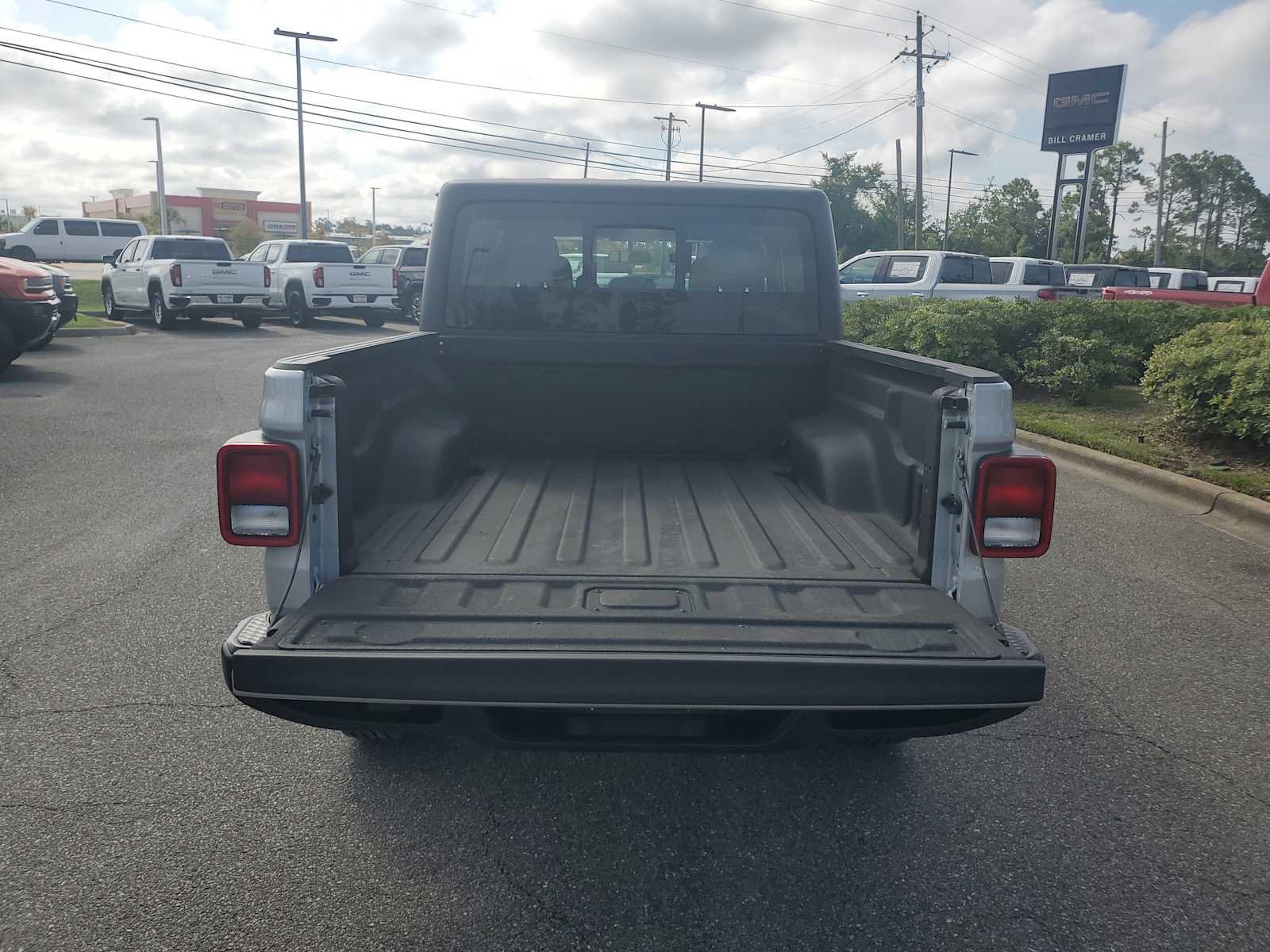 Used 2024 Jeep Gladiator Sport image 5
