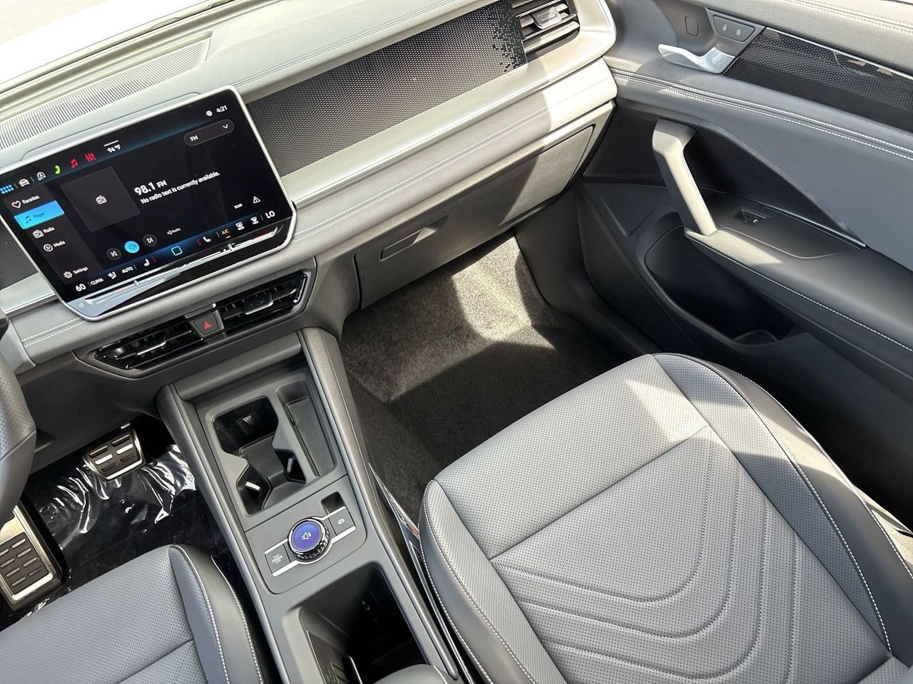 New 2026 Volkswagen Tiguan SE R-Line FWD image 12