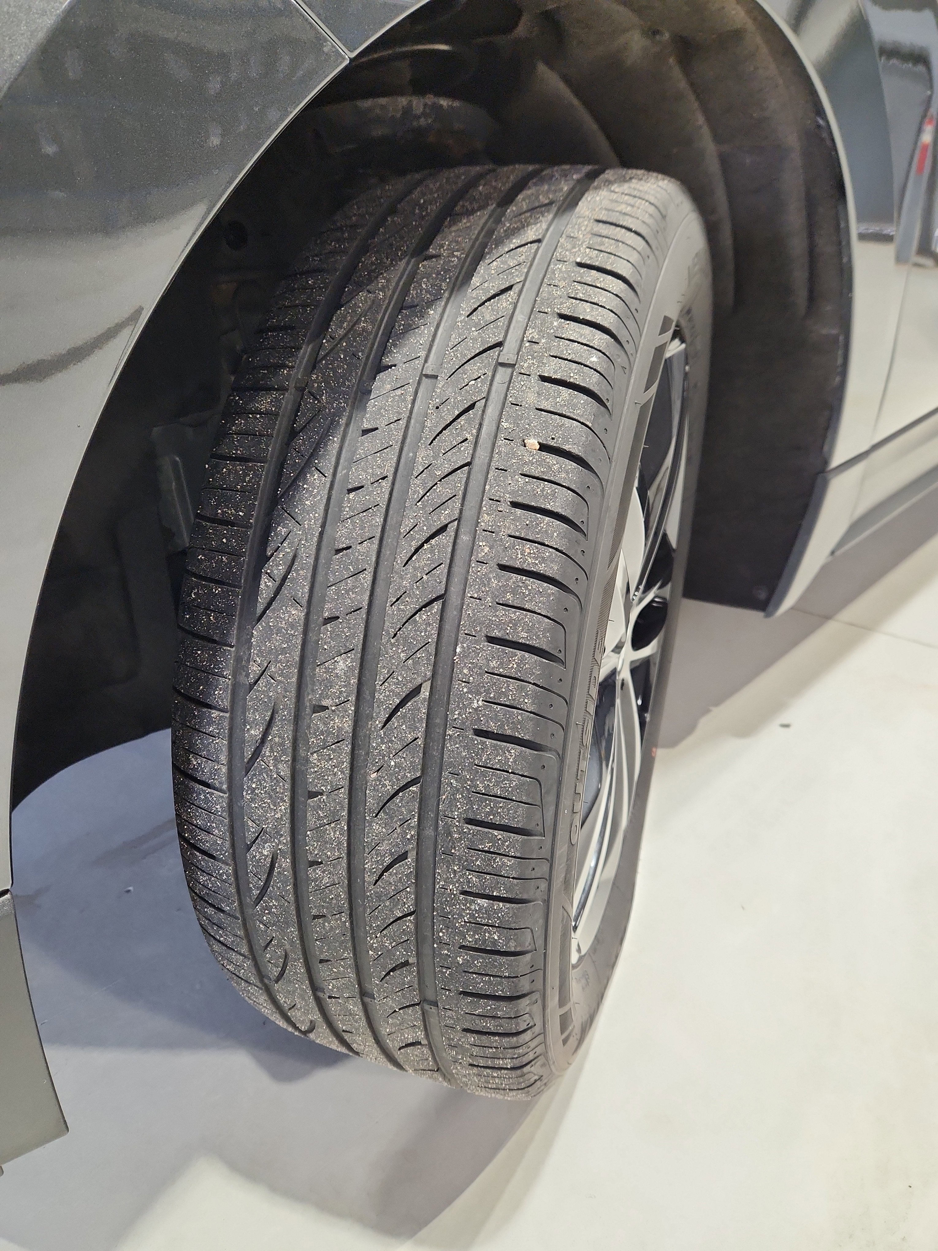 Used 2020 Chevrolet Equinox LT w/ Sport Edition image 23