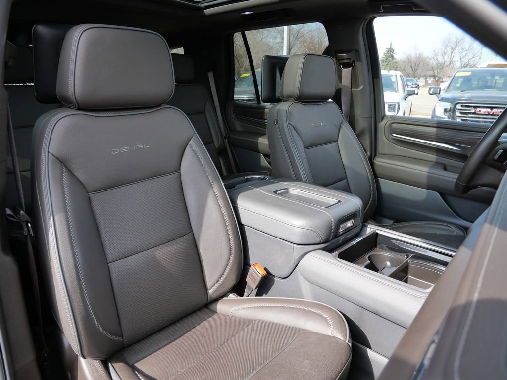 Used 2024 GMC Yukon Denali w/ Denali Reserve Package image 15