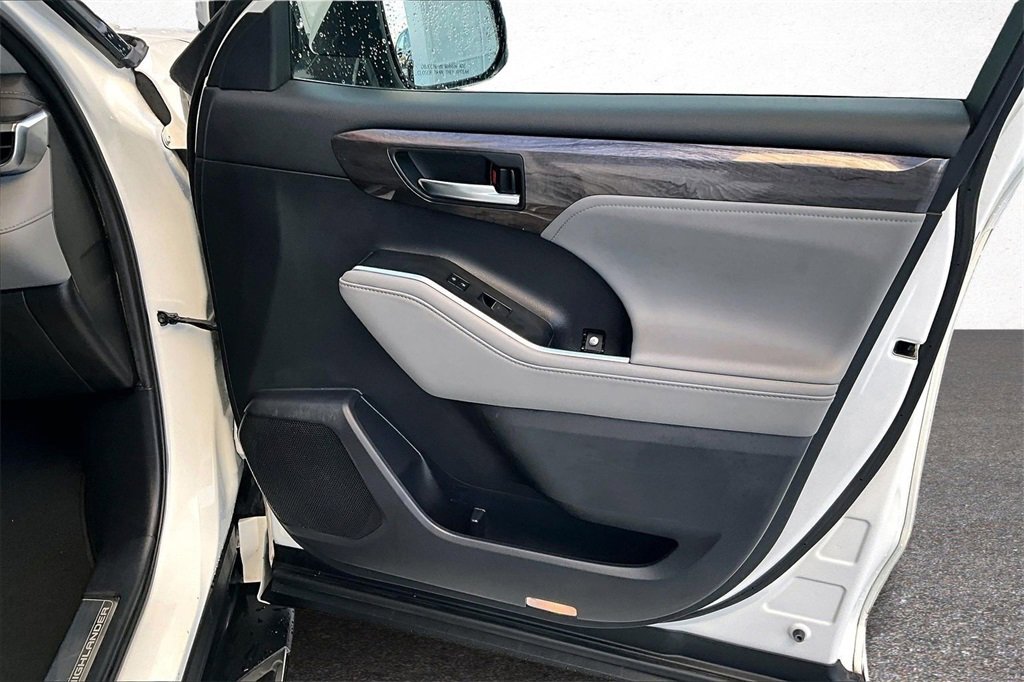 Certified 2021 Toyota Highlander Platinum image 29