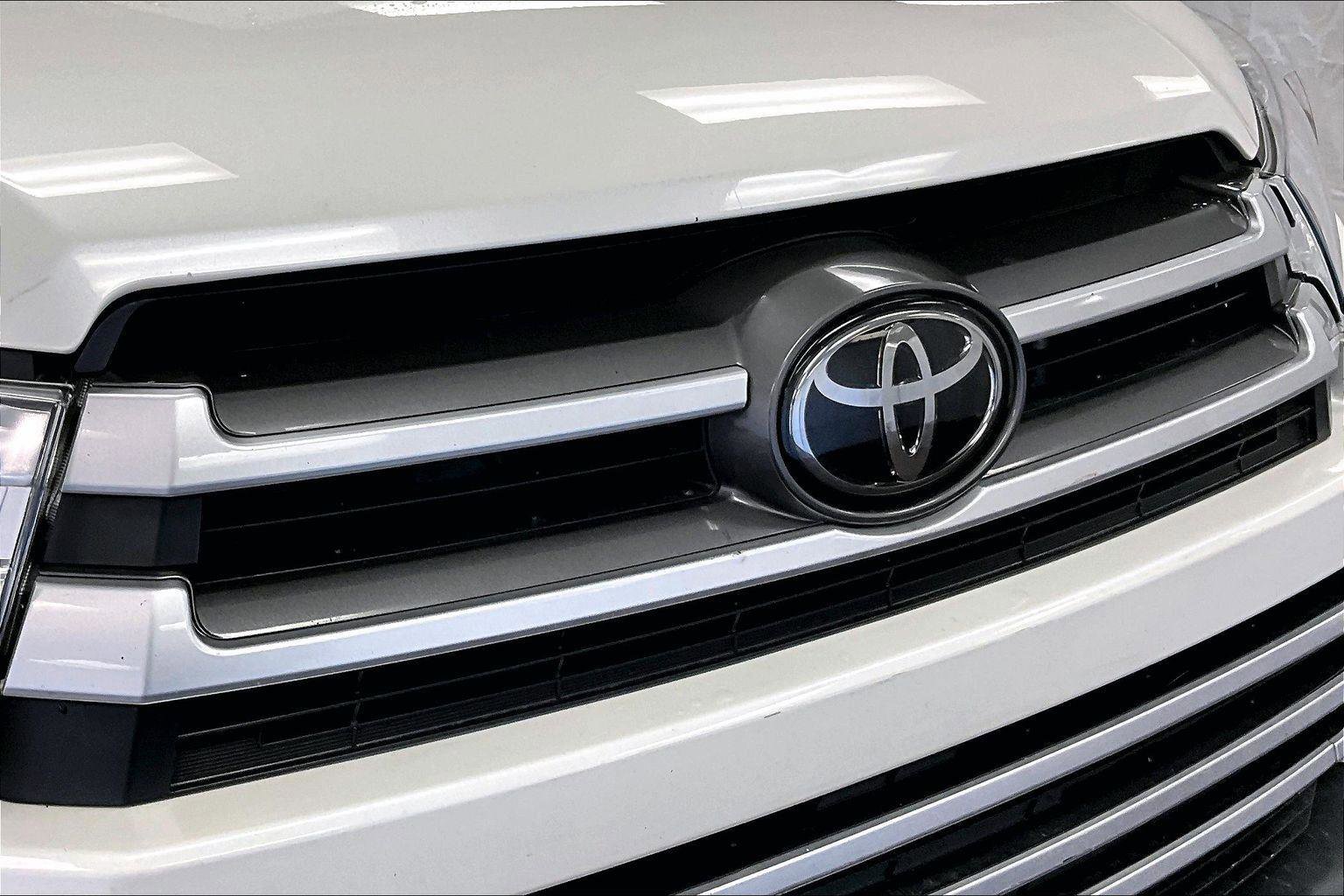 Used 2019 Toyota Highlander XLE image 29