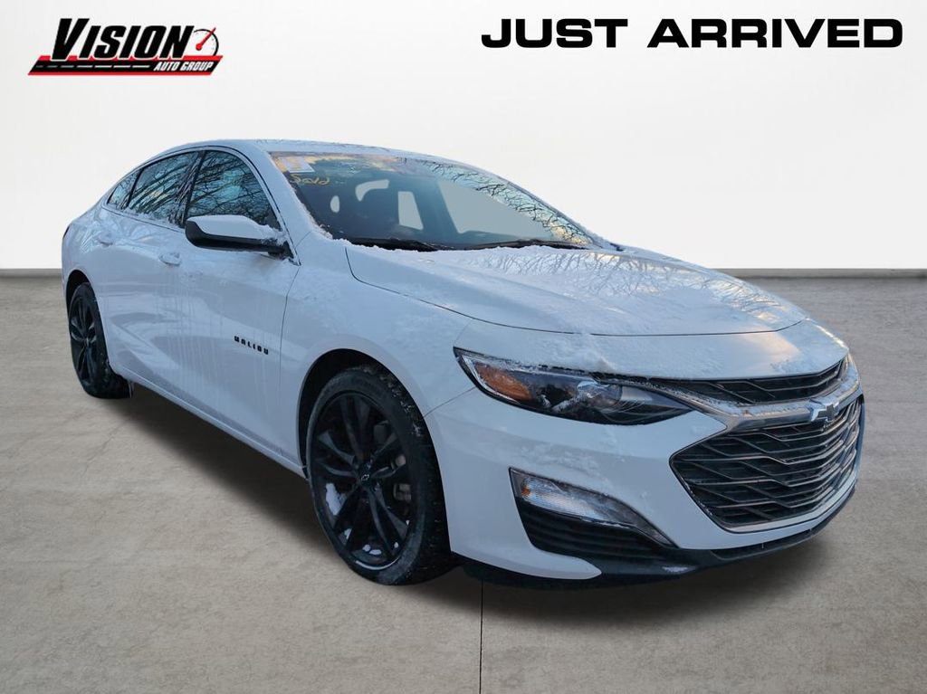 Used 2025 Chevrolet Malibu LT image 3