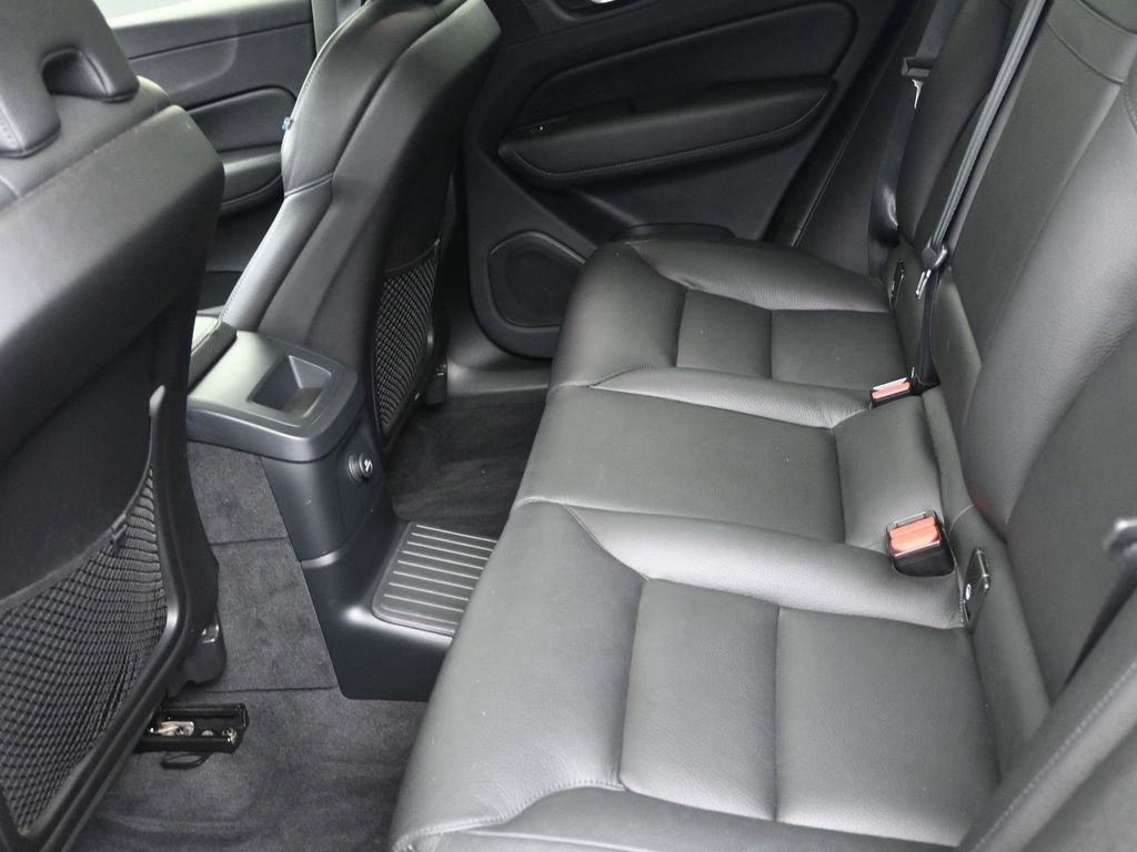 Used 2019 Volvo XC60 T8 Momentum w/ Premium Package image 10