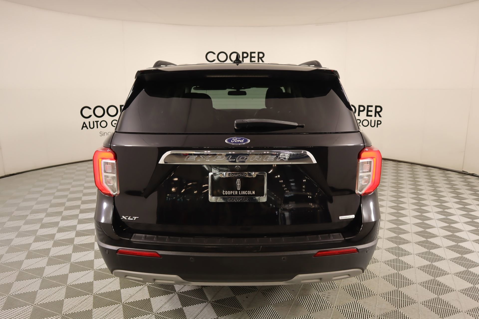 Used 2020 Ford Explorer XLT w/ Equipment Group 202A image 21