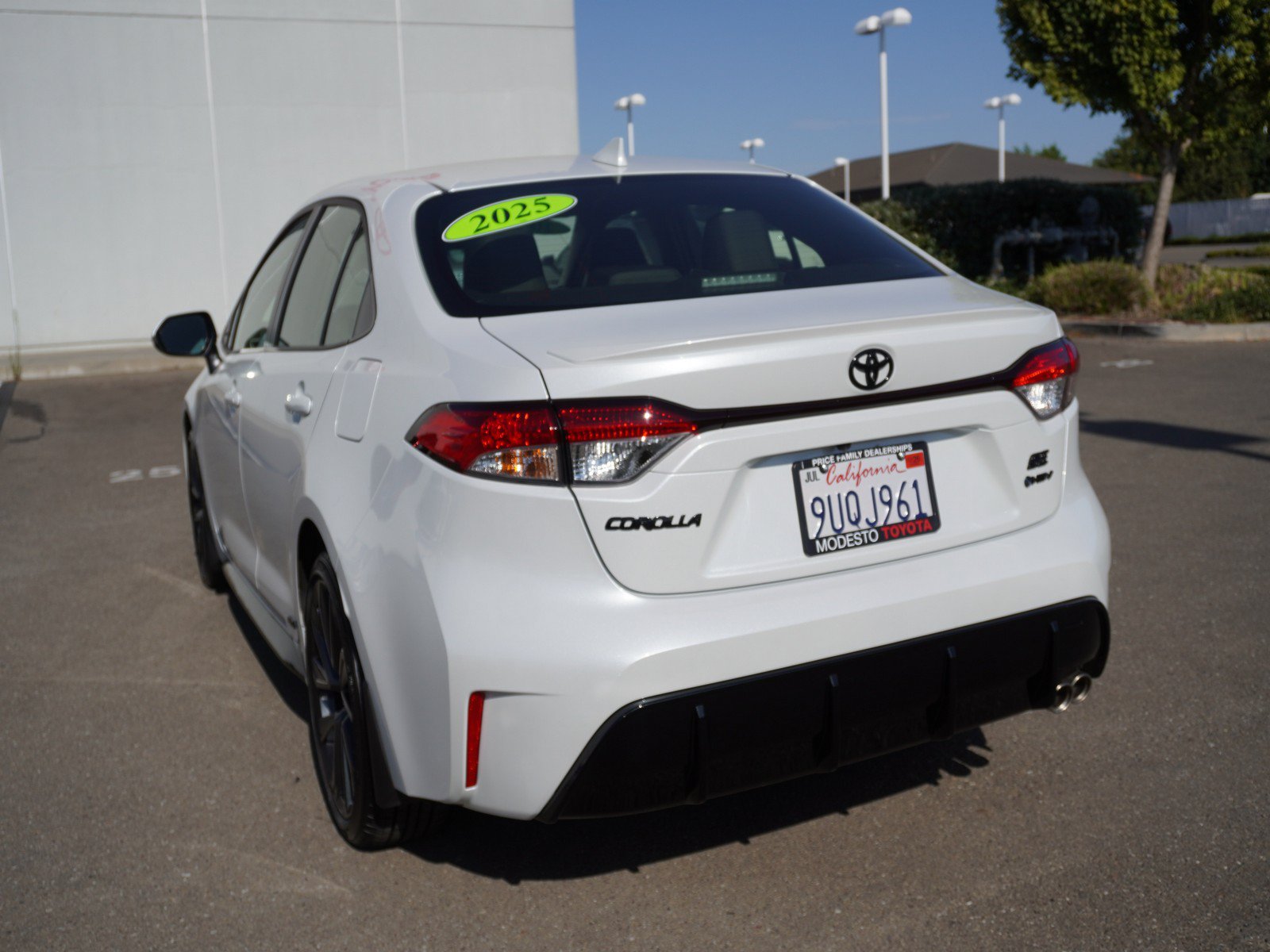 Used 2025 Toyota Corolla SE AWD/4WD image 9