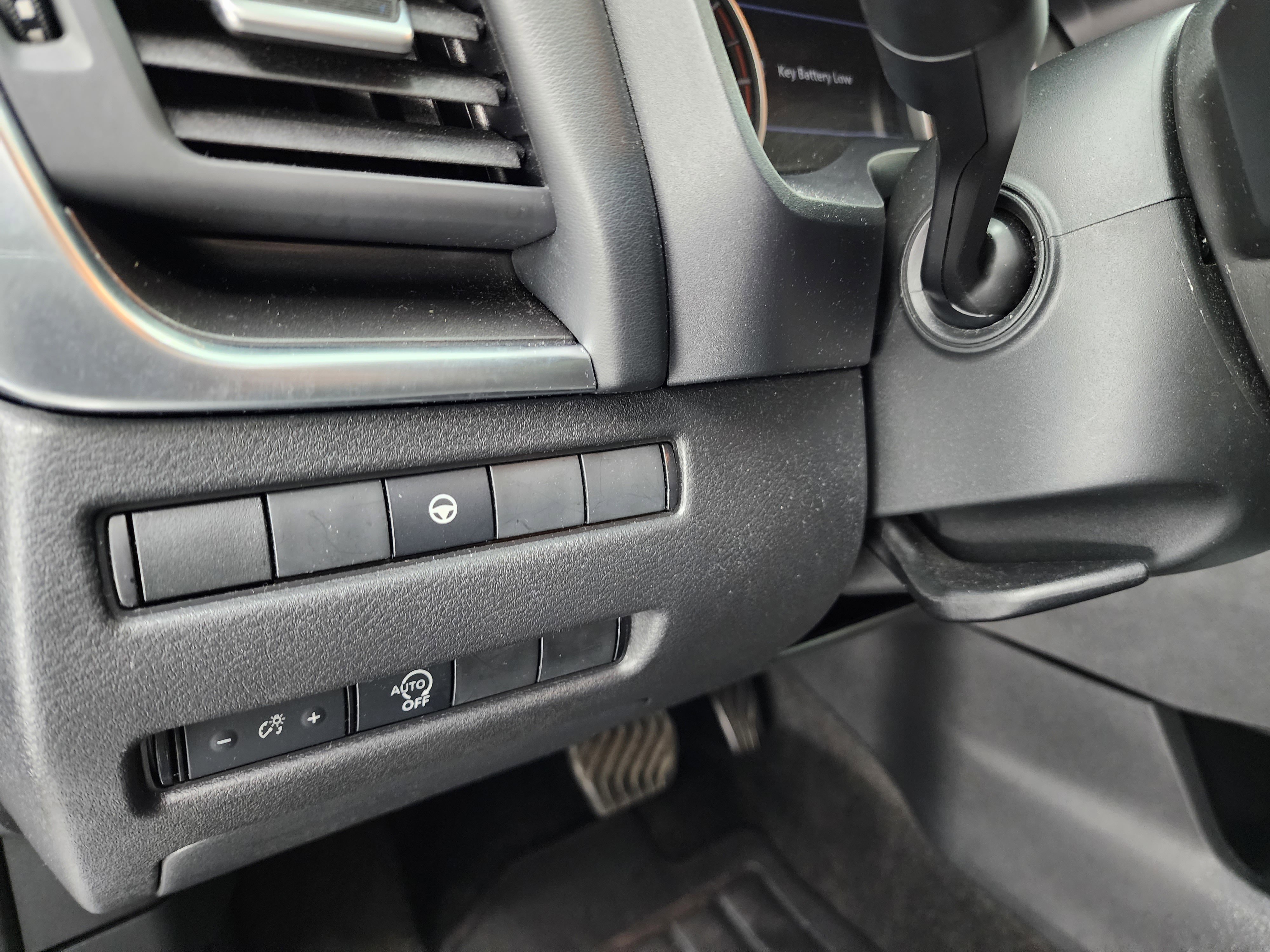 Used 2023 Nissan Rogue SV image 38