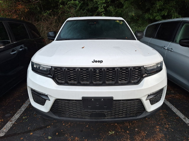 Used 2024 Jeep Grand Cherokee Limited w/ Luxury Tech Group II AWD/4WD image 2