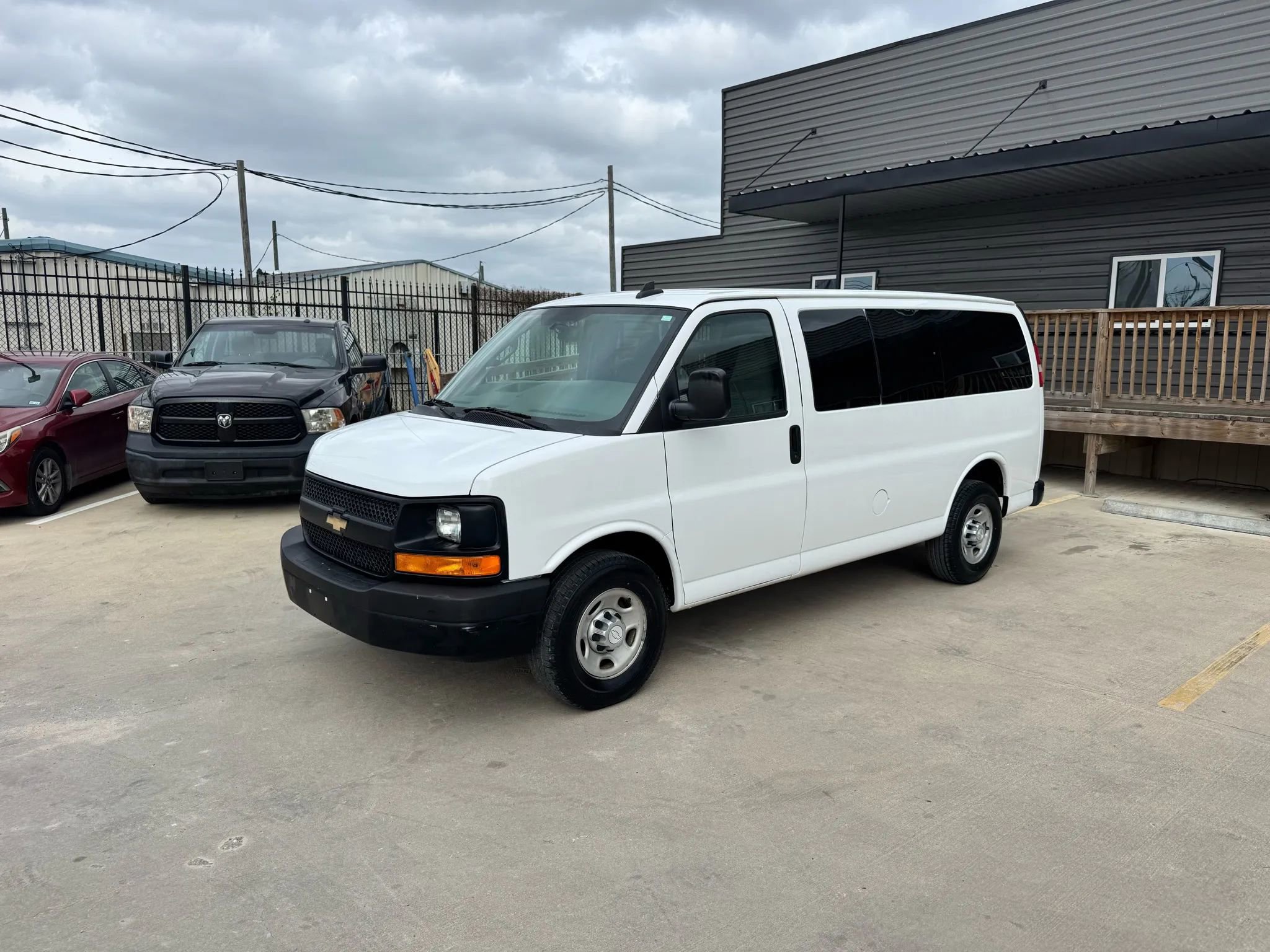 Used 2017 Chevrolet Express 2500 LS image 1