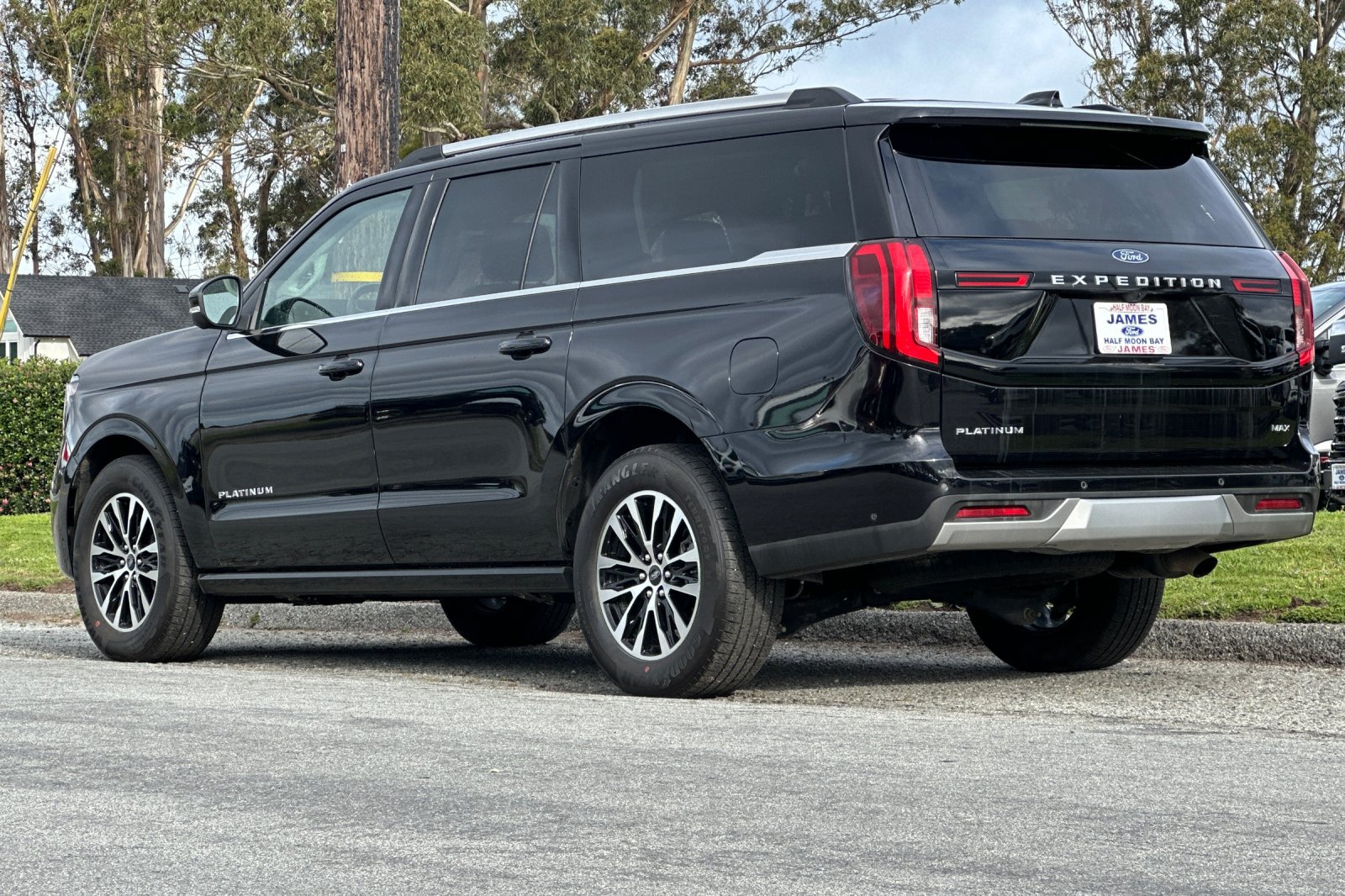 Used 2025 Ford Expedition Max Platinum AWD/4WD image 3