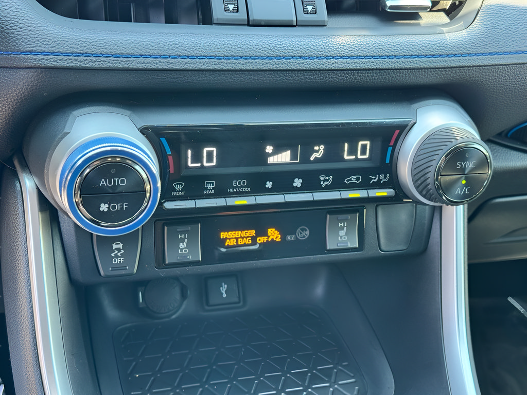 Used 2021 Toyota RAV4 XSE w/ XSE Grade Weather Package AWD/4WD image 17