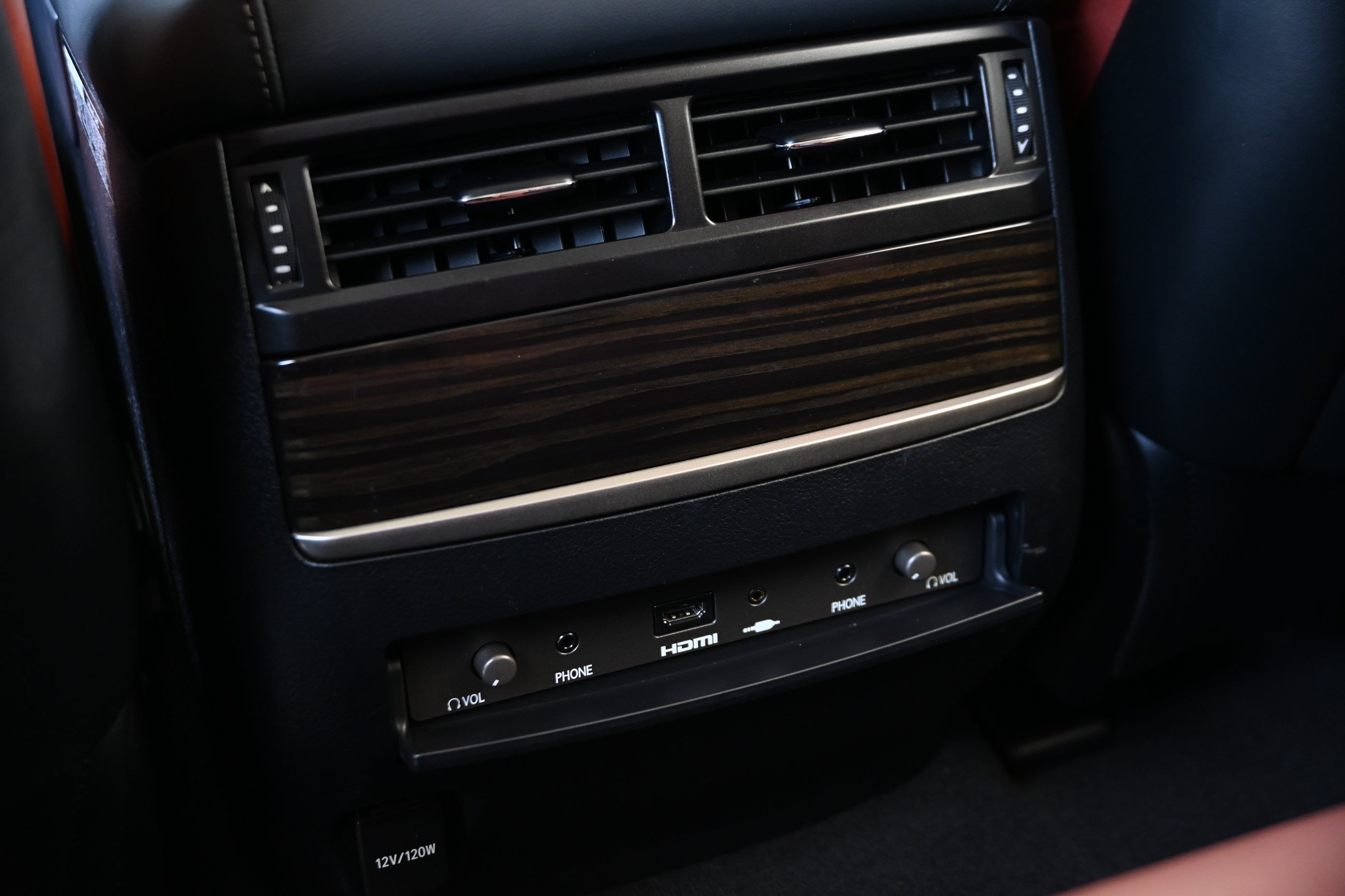 Used 2021 Lexus LX 570 4WD w/ Luxury Package image 31