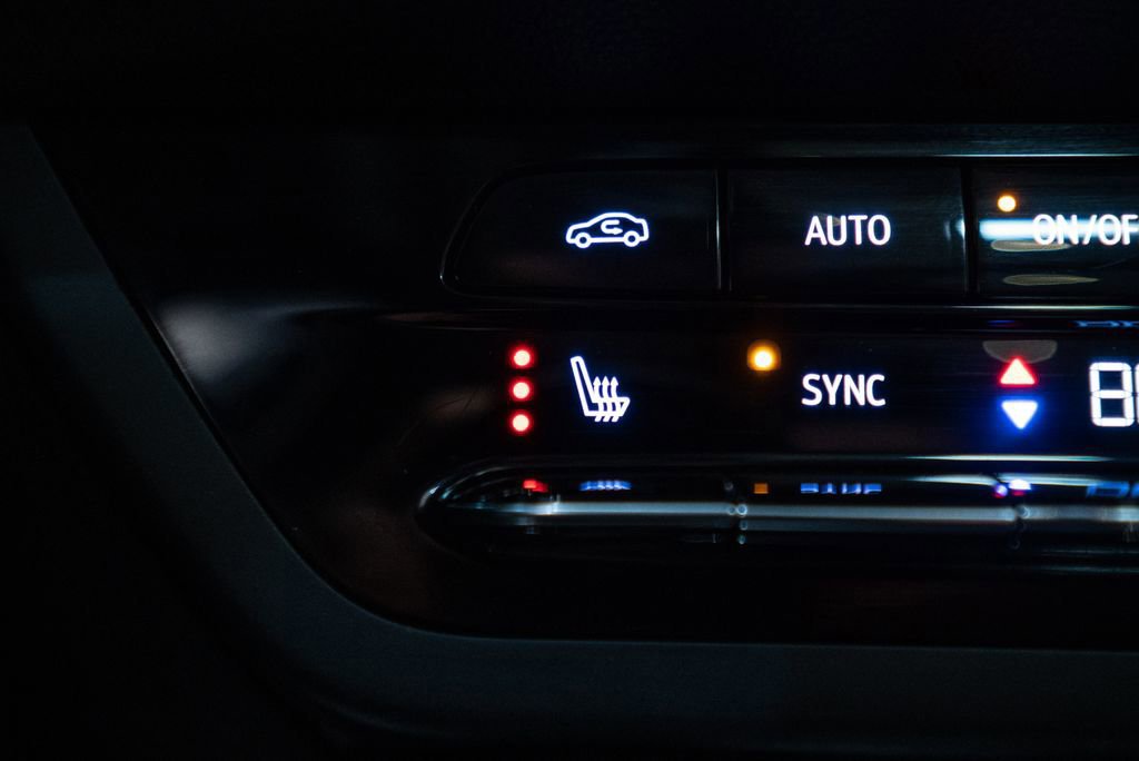 Used 2022 Buick Envision Essence w/ Sport Touring Package AWD/4WD image 28
