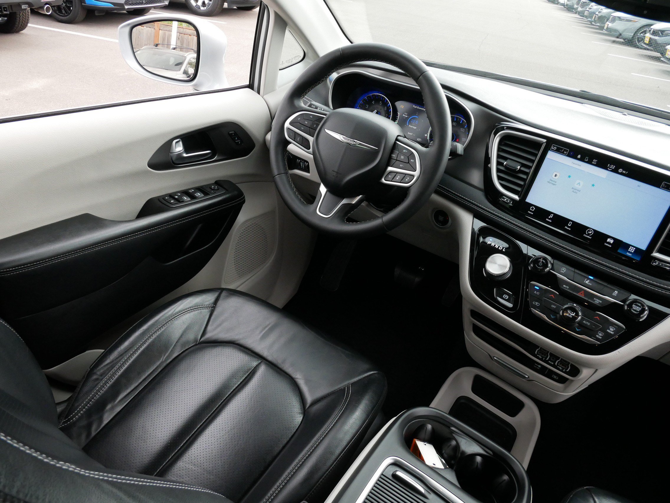 Used 2022 Chrysler Pacifica Touring-L FWD image 9