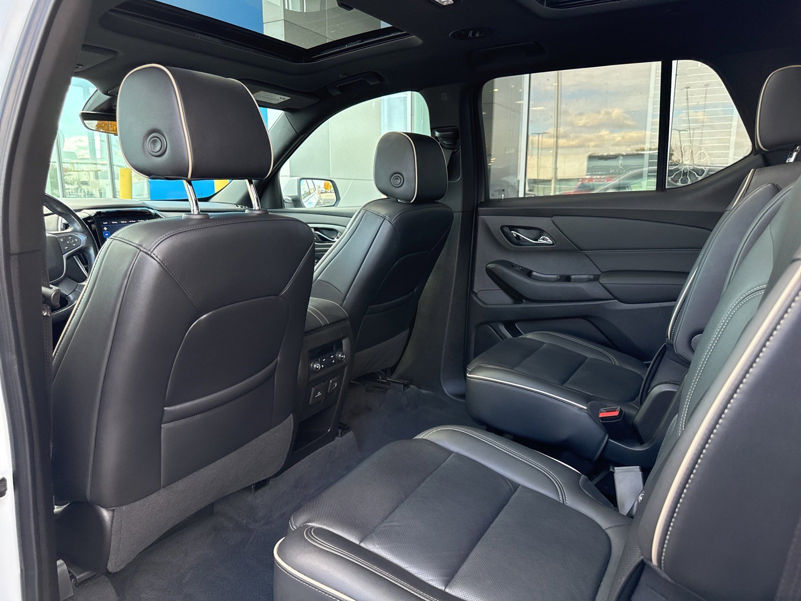 Used 2022 Chevrolet Traverse Premier image 16